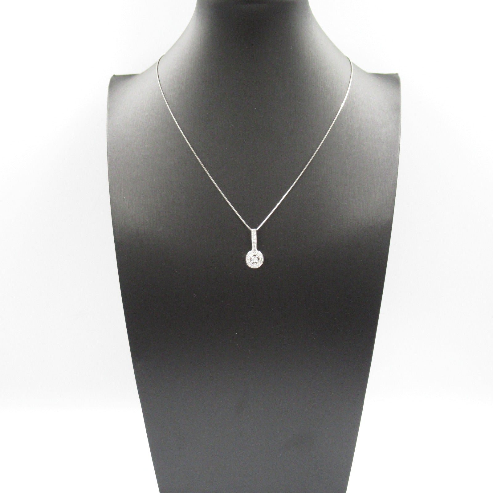 LuxUness Platinum Diamond Necklace  Metal Necklace in Great Condition