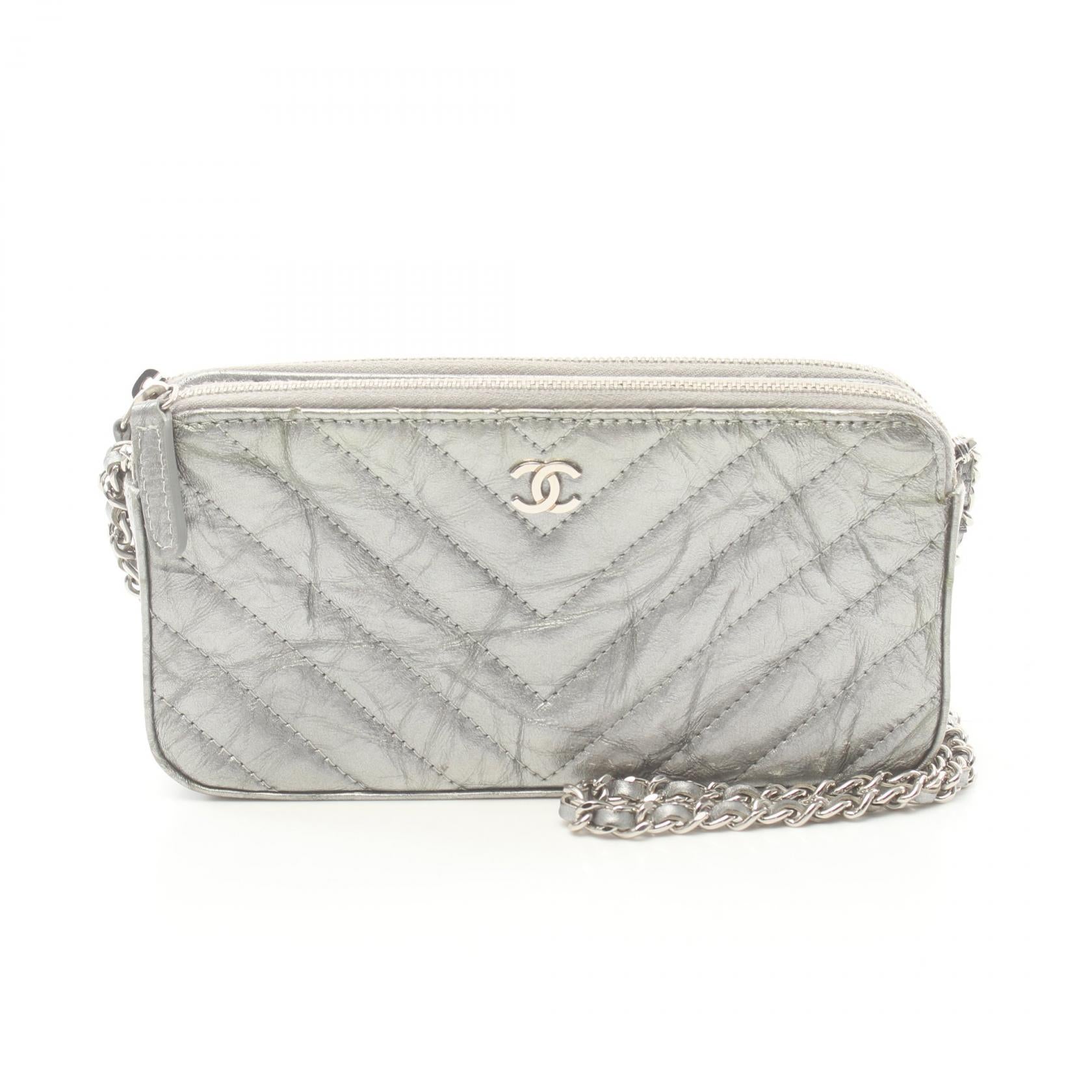 Chanel Chevron Leather Shoulder Bag A82527