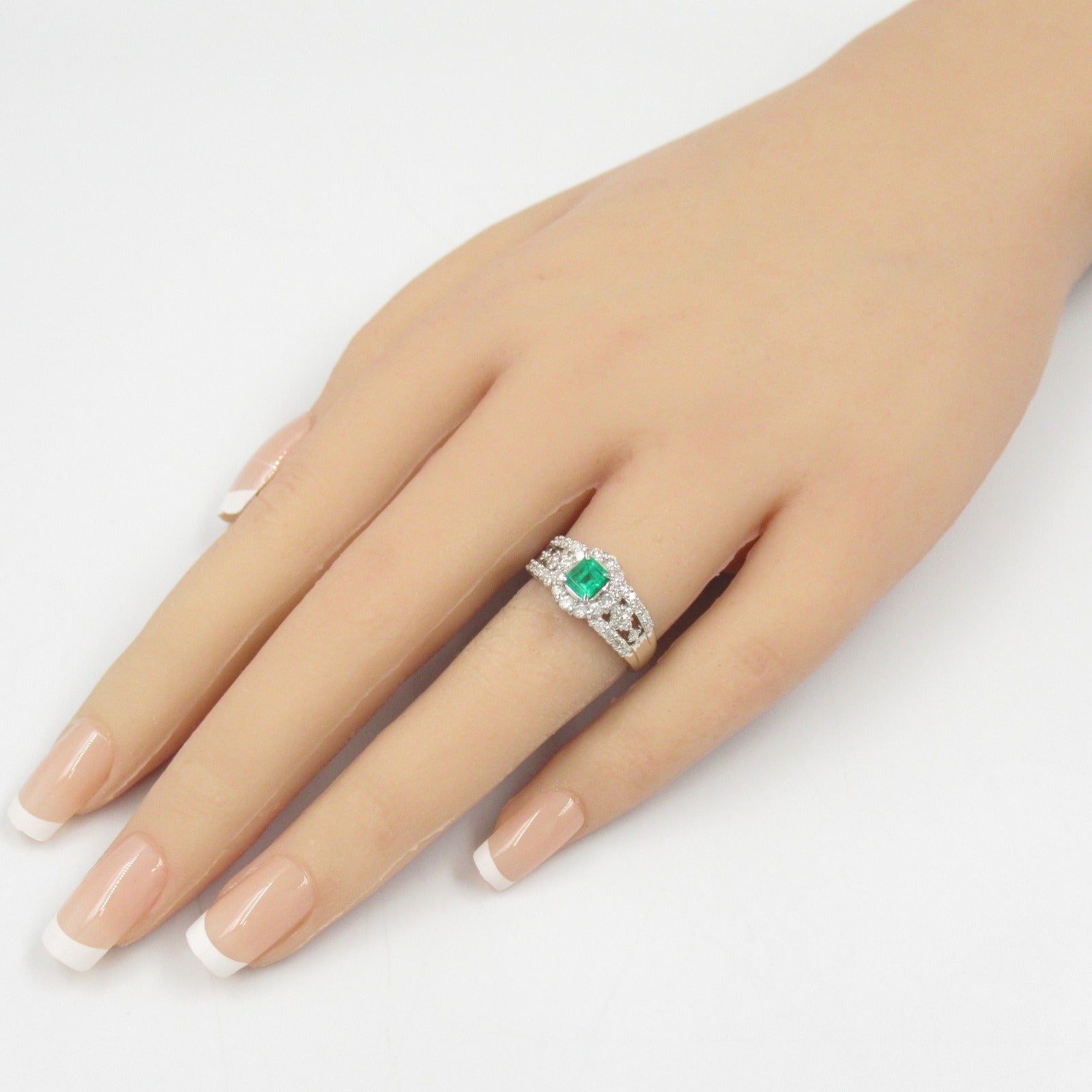 LuxUness Platinum Emerald Ring  Metal Ring in Great Condition