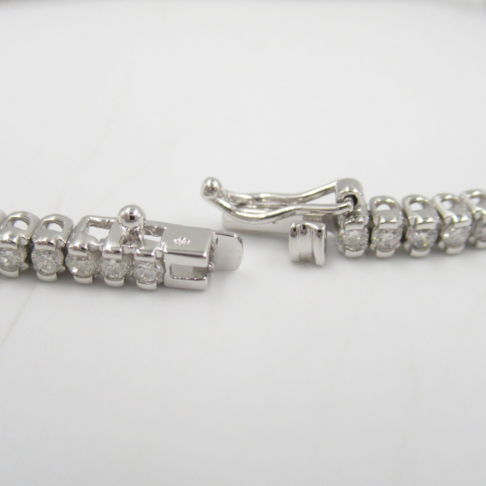 Other 14K Diamond Chain Bracelet  Metal Bracelet in Great Condition