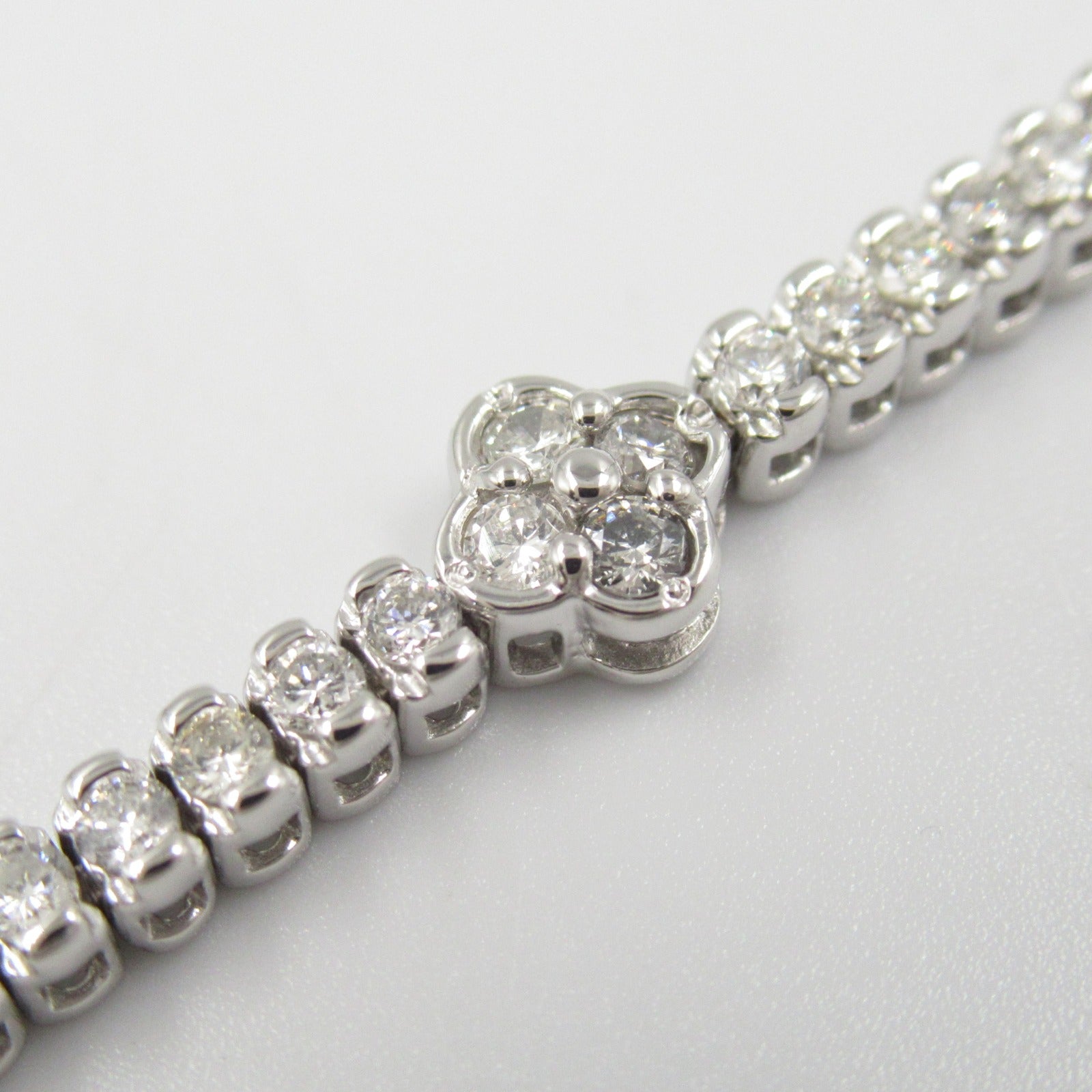 Other 14K Diamond Chain Bracelet  Metal Bracelet in Great Condition