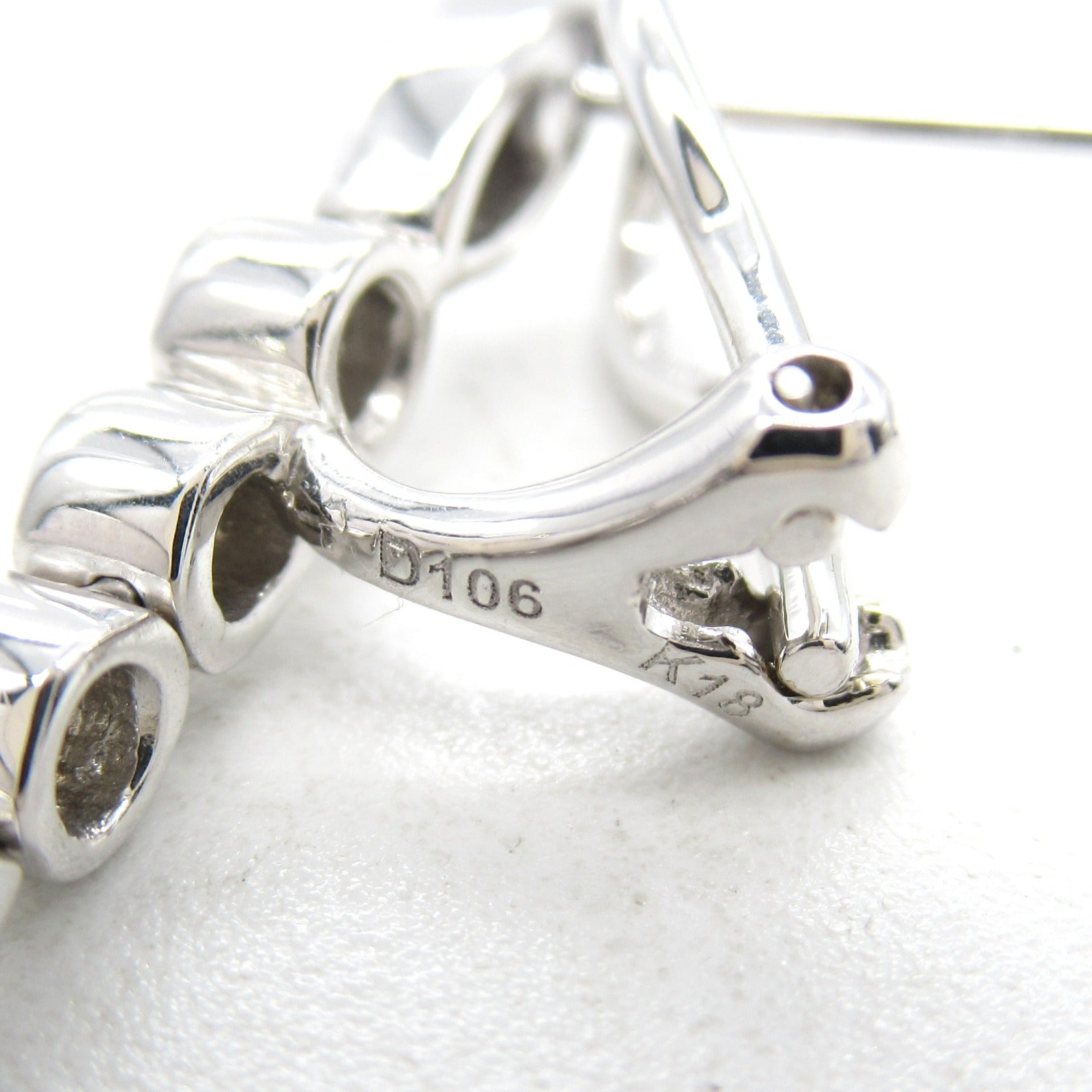 K18WG White Gold Diamond Earrings