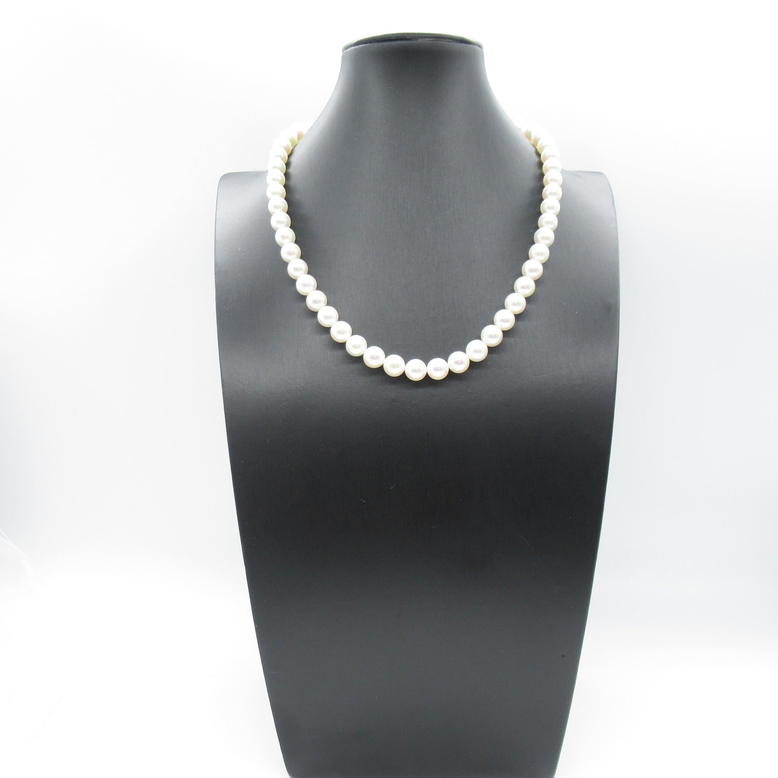 LuxUness Pearl Necklace and 14K Earrings Set  Metal Necklace in Very Good Condition