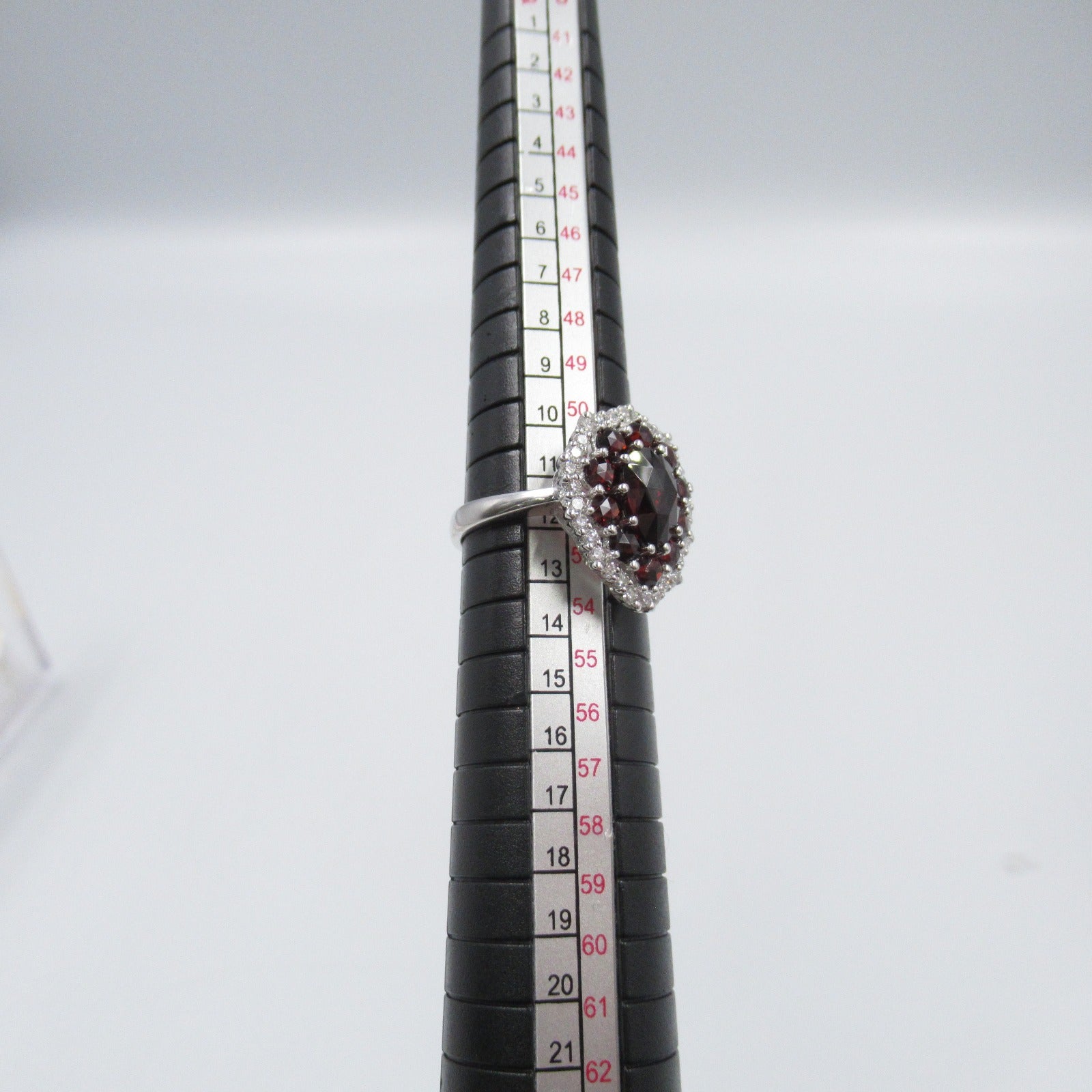 K18WG White Gold Garnet Diamond Ring