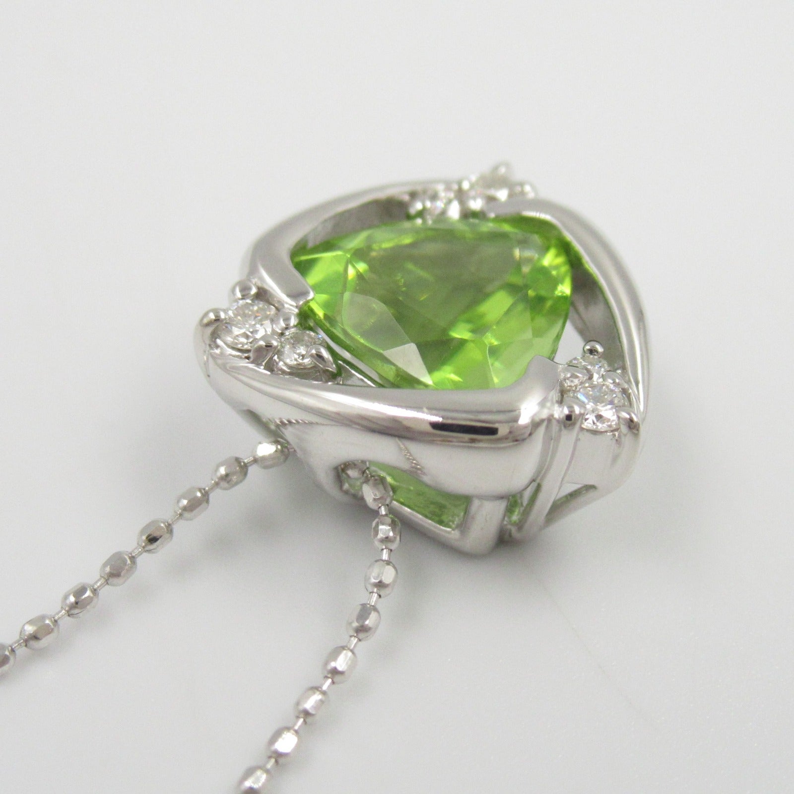 LuxUness 18K Peridot Necklace  Metal Necklace in Great Condition