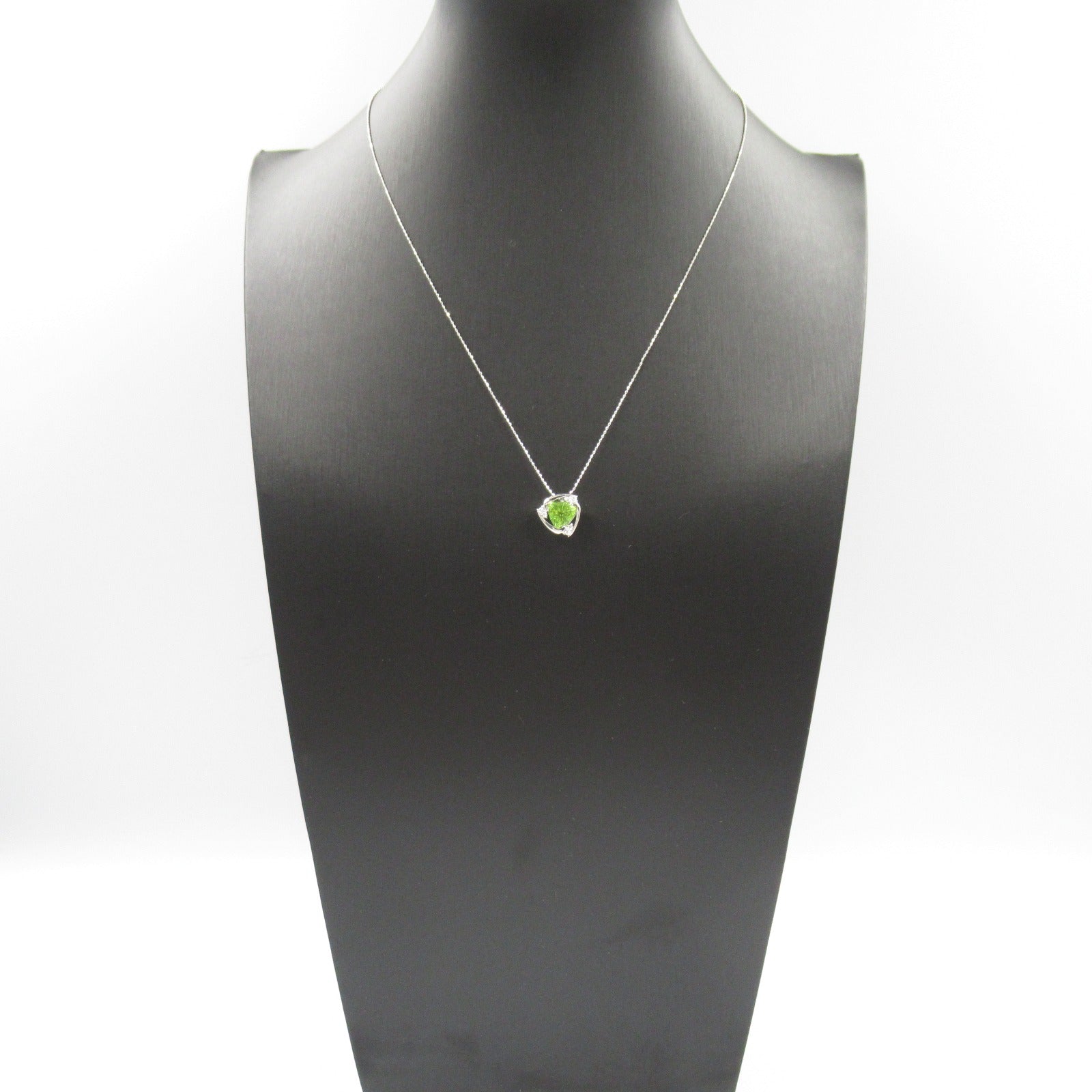 LuxUness 18K Peridot Necklace  Metal Necklace in Great Condition