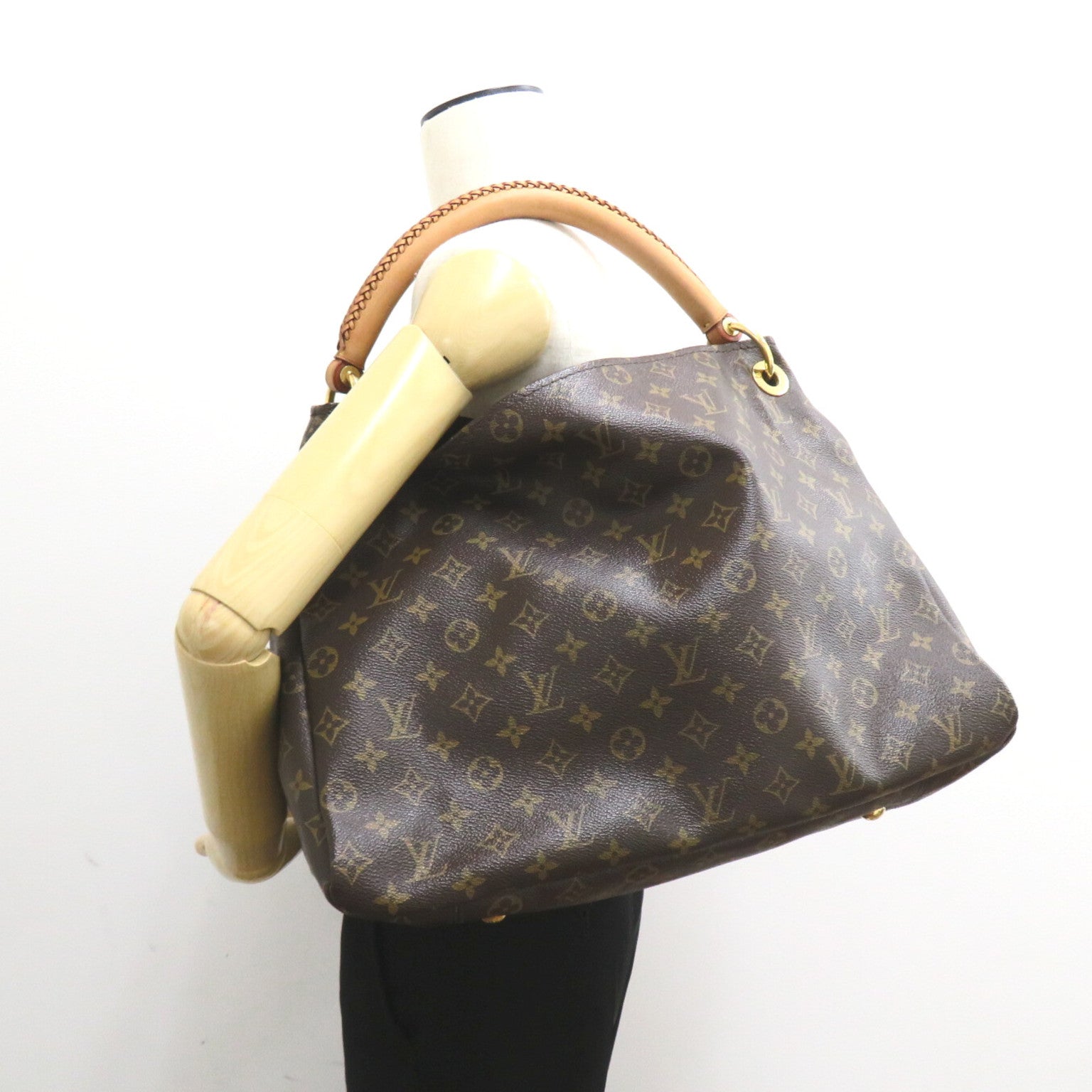 Louis Vuitton Monogram Artsy MM  Canvas Handbag M40249 in Very Good Condition