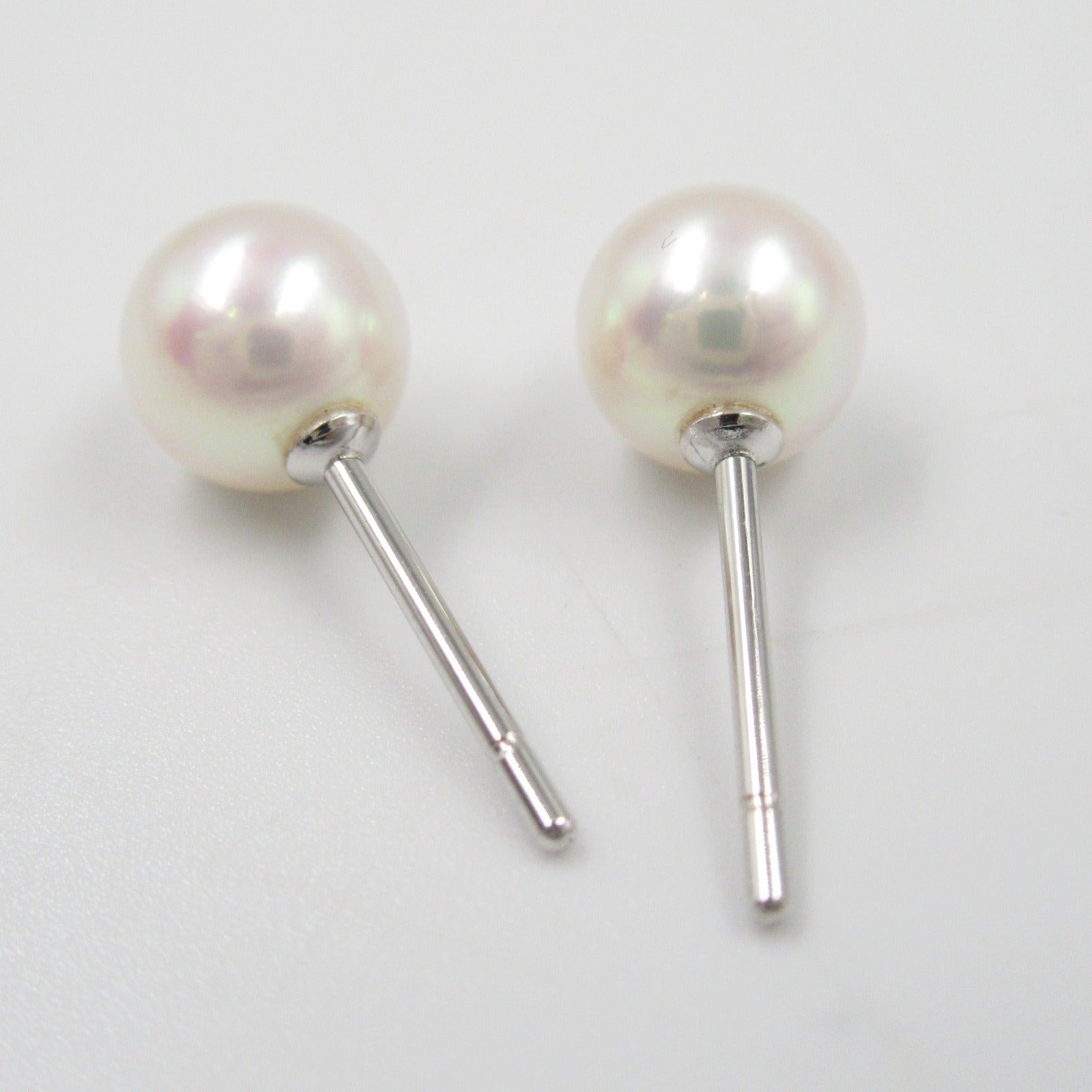 Tasaki 14K Pearl Stud Earrings  Metal Earrings in Very Good Condition