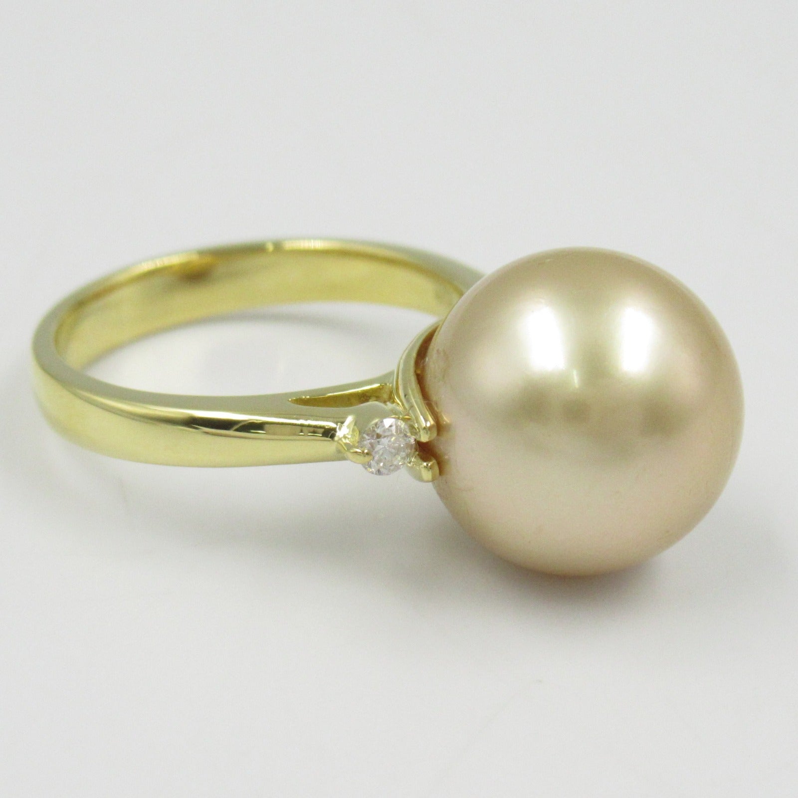 K18 Yellow Gold Pearl Diamond Ring