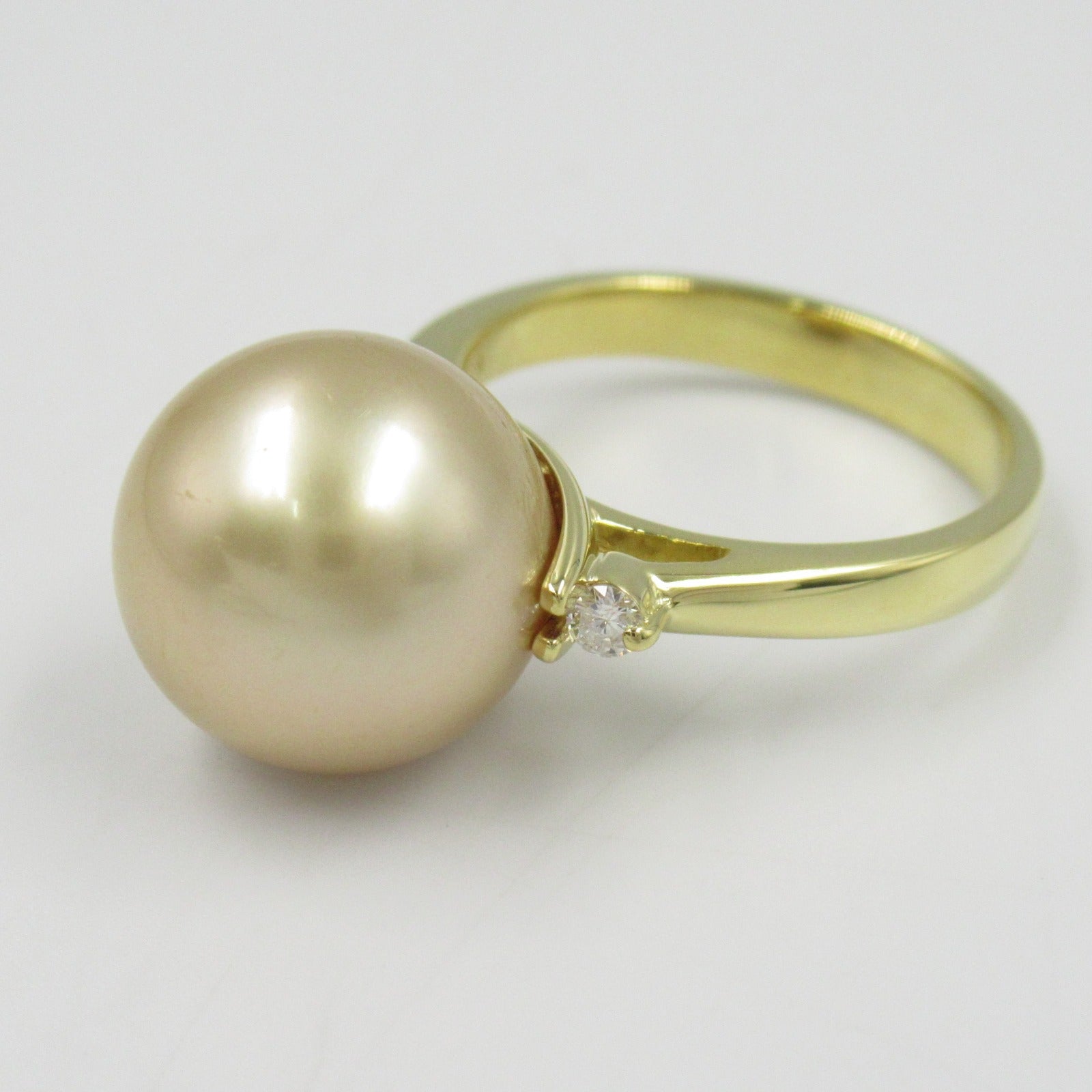 K18 Yellow Gold Pearl Diamond Ring