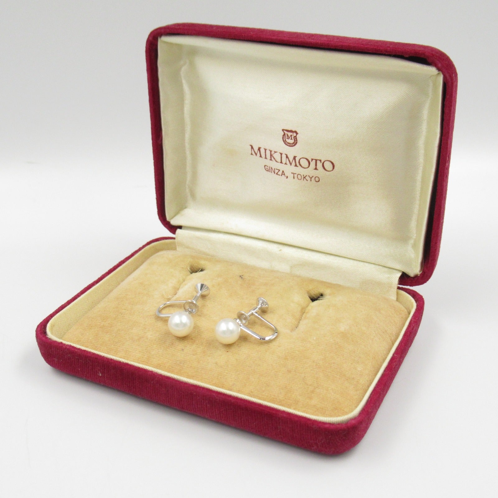 Mikimoto 18K Pearl Earrings  Metal Earrings in Great Condition