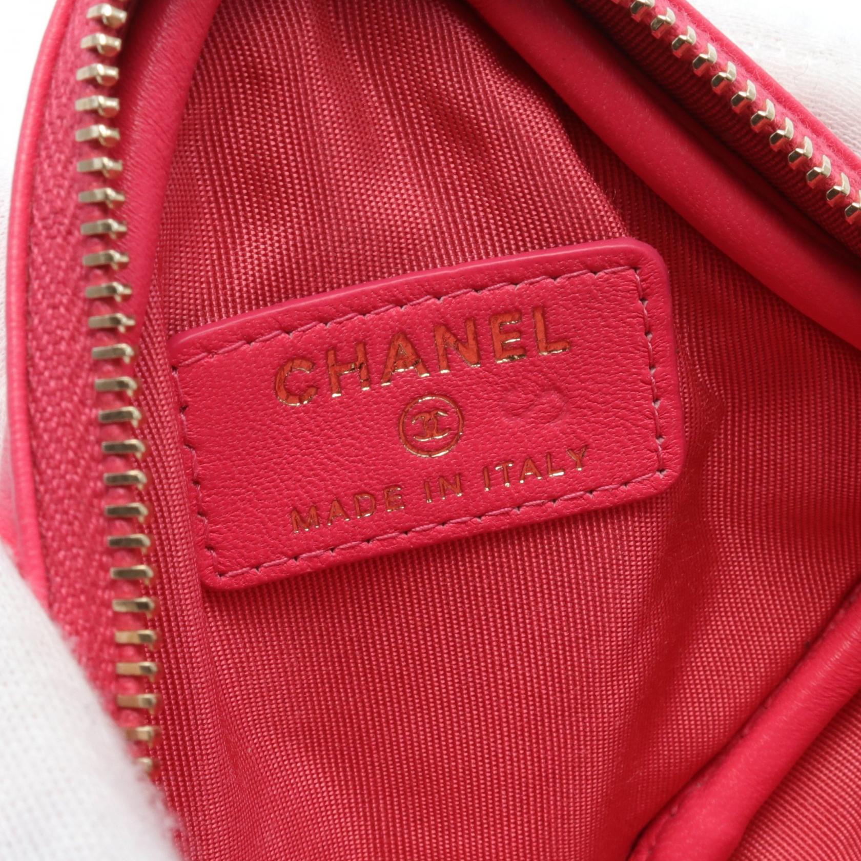 Chanel Quilted Leather Diamond Clutch with Chain Leather Crossbody Bag AP1926 in Great Condition