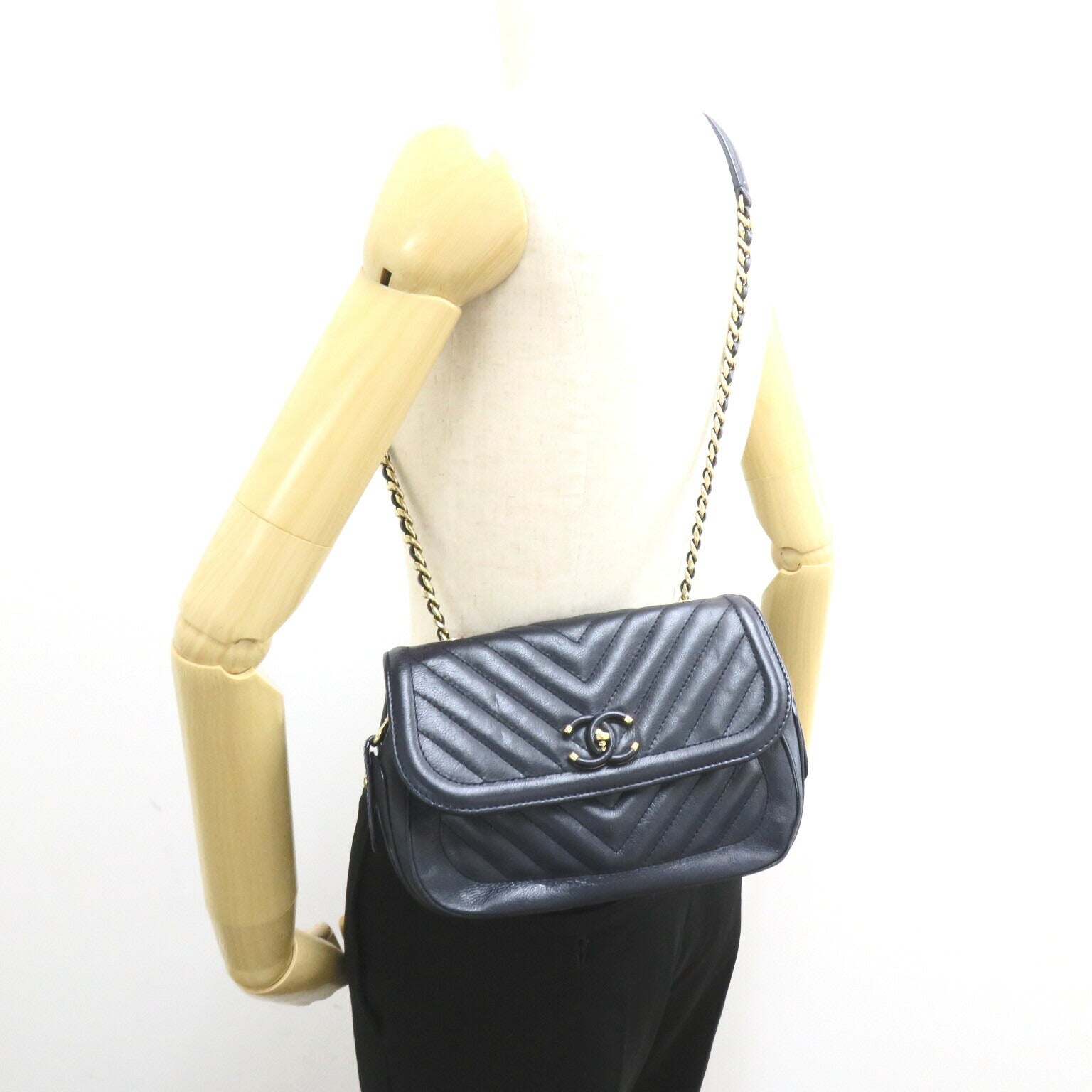 Chanel V-Stitch Chain Shoulder Bag Navy Leather