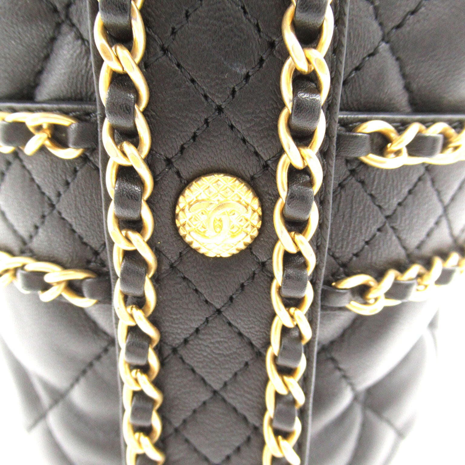 Chanel Quilted Leather Drawsting Crossbody Bag Leather Crossbody Bag AS2252 in Great Condition