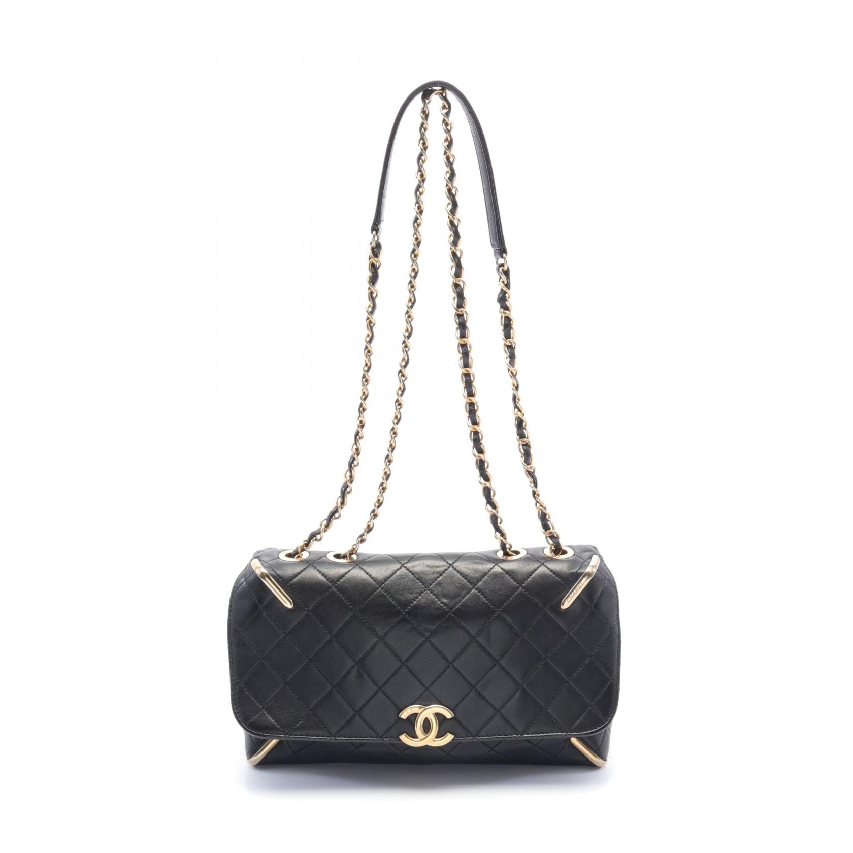 Chanel Quilted Leather Chain Flap Bag Leather Shoulder Bag in Very Good Condition