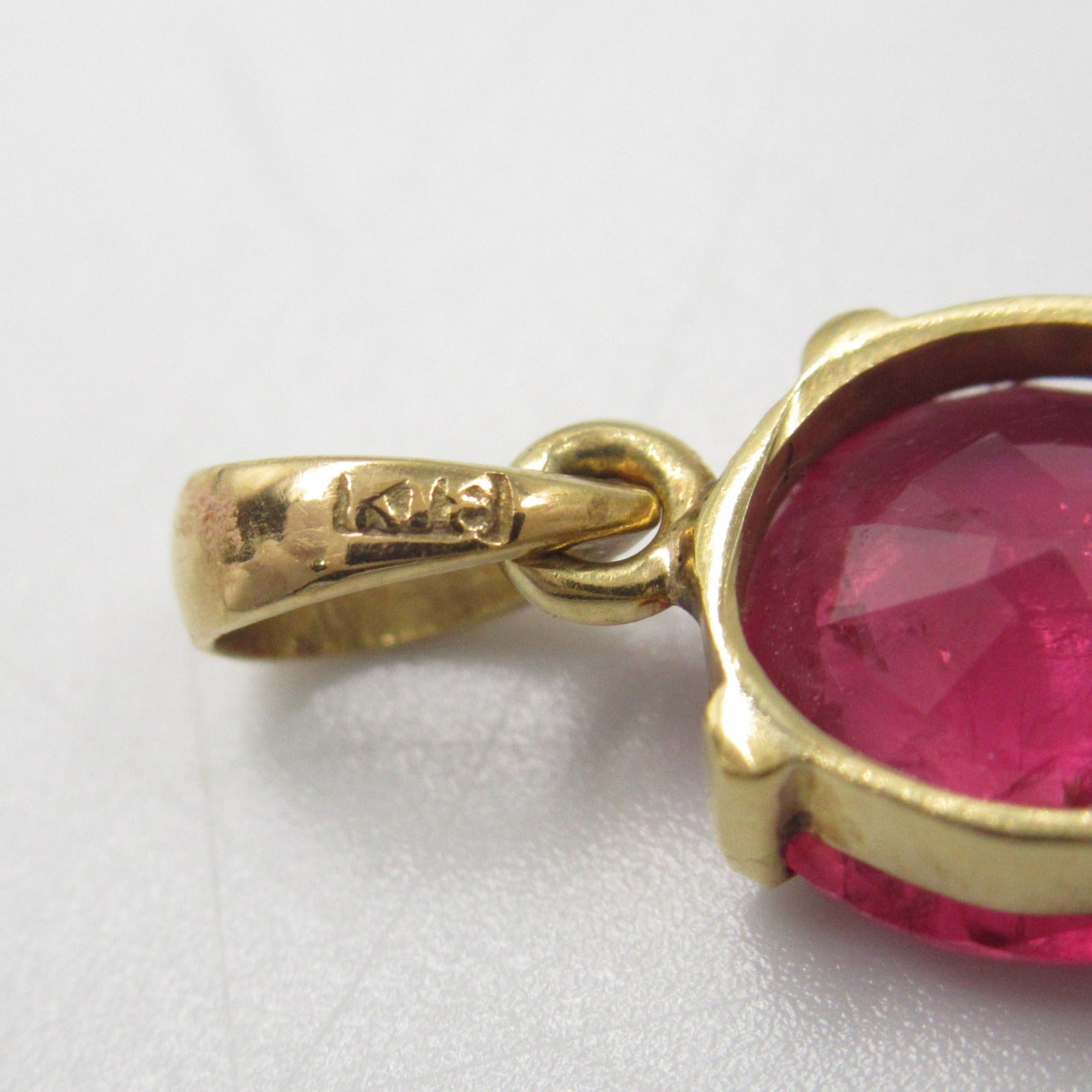 LuxUness 18K Ruby Pendant Metal Pendant in Great Condition