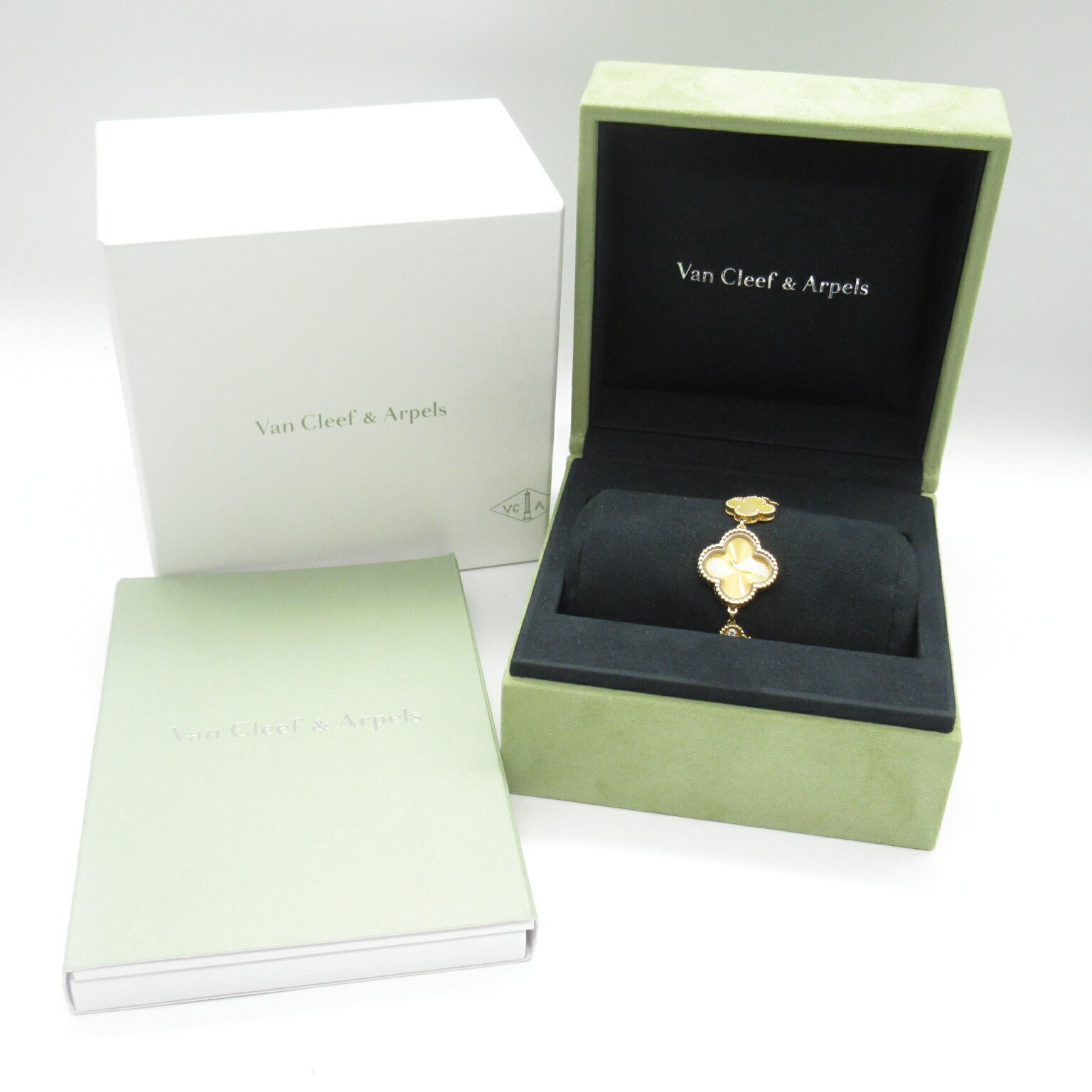 Van Cleef & Arpels Sweet Alhambra Watch Gold VCARO8WW00