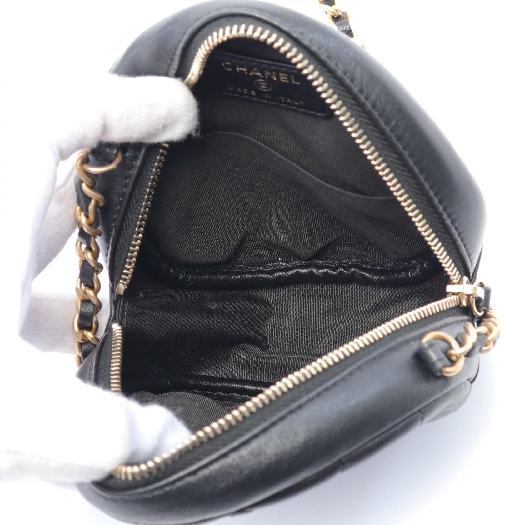 Chanel Quilted Leather Round Chain Crossbody Bag Leather Crossbody Bag in Very Good Condition