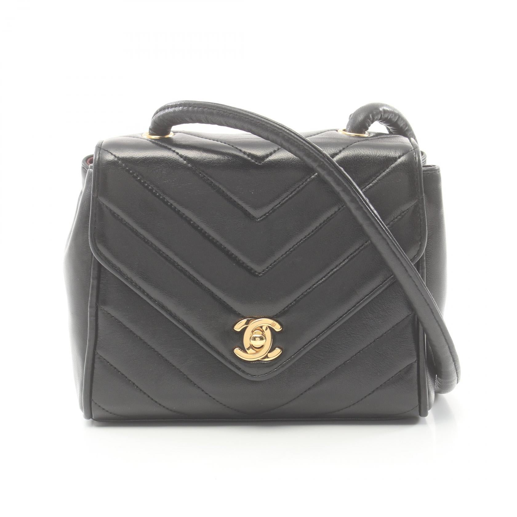 Chanel CC Chevron Flap Bag  Leather Shoulder Bag in Great Condition