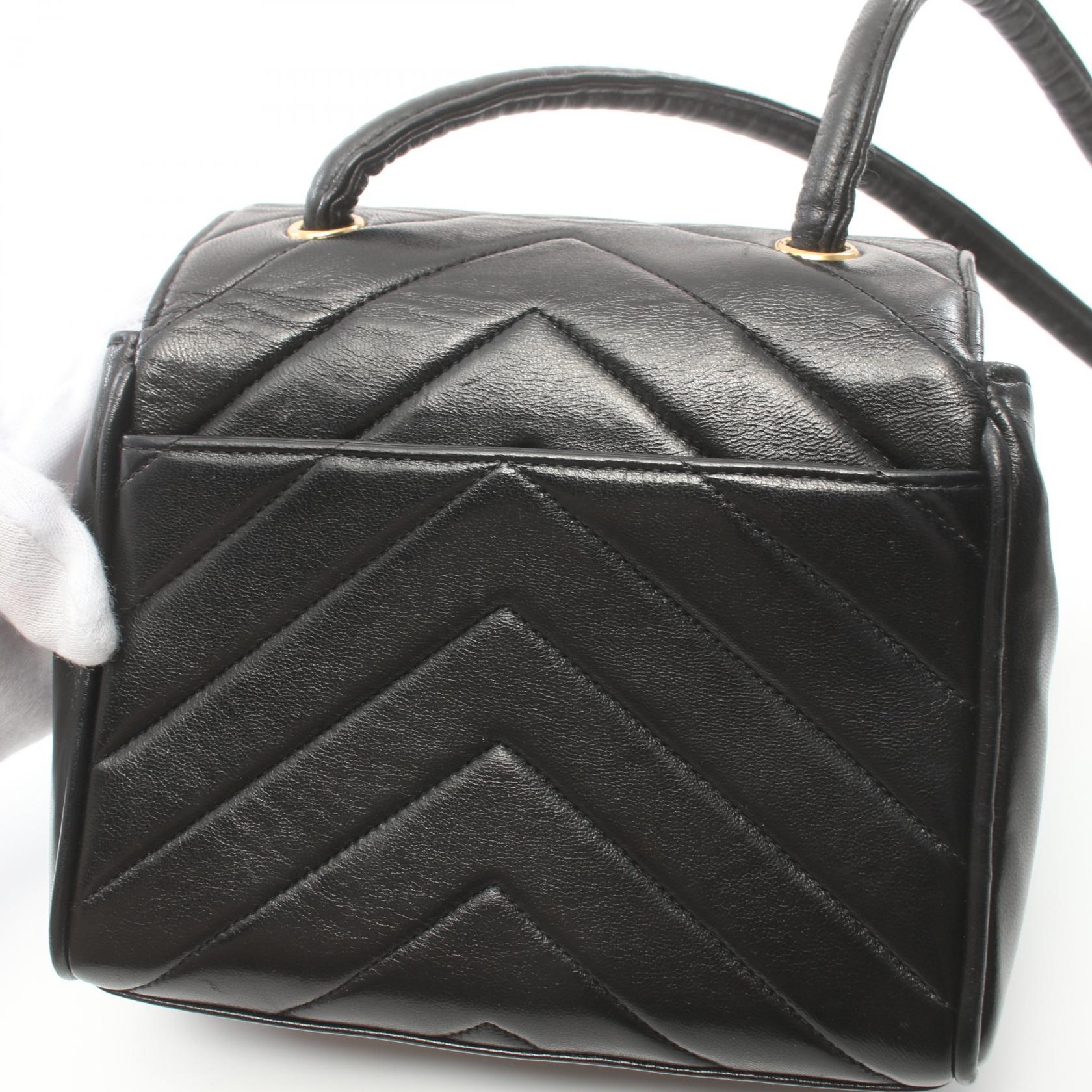 Chanel CC Chevron Flap Bag  Leather Shoulder Bag in Great Condition