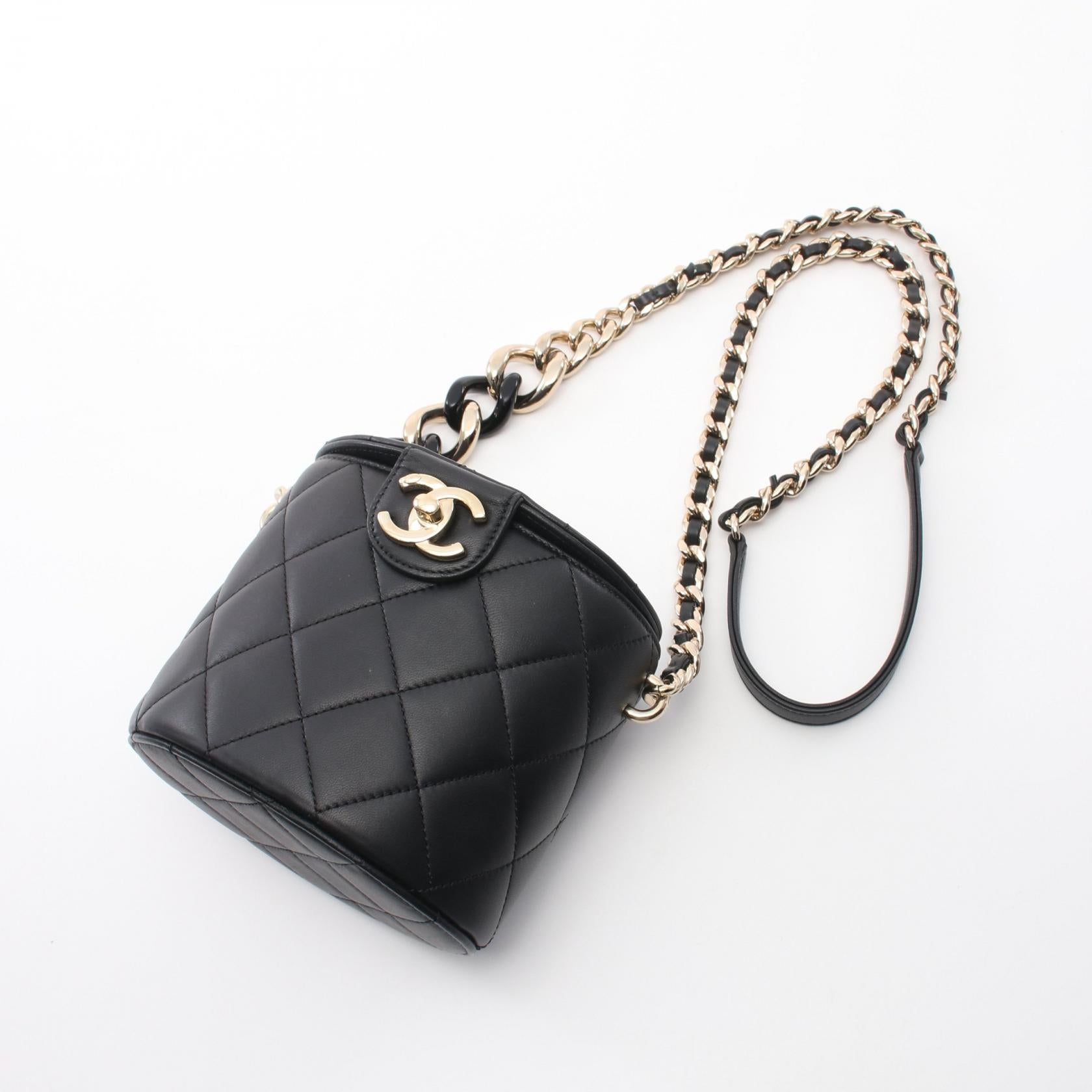 Chanel CC Matelasse Vanity Bag  Leather Shoulder Bag AS1355 in Great Condition