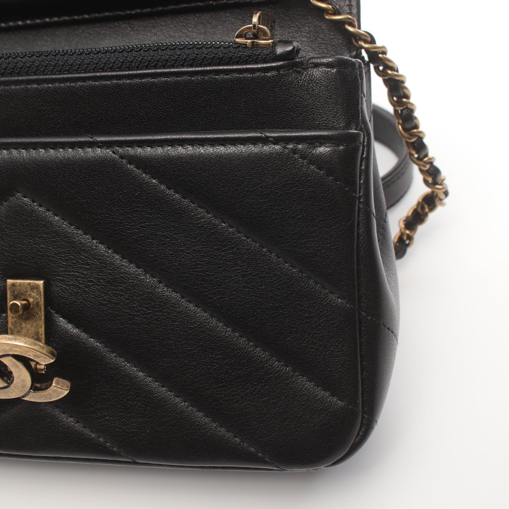 CC Cheveron Chain Shoulder Bag