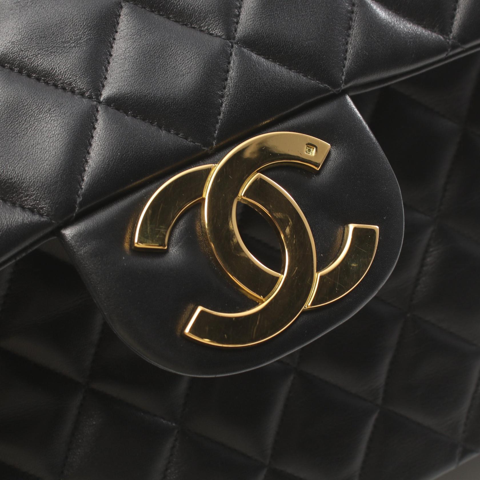 Chanel CC Quilted Leather Flap Bag Leather Shoulder Bag A01094 in Very Good Condition