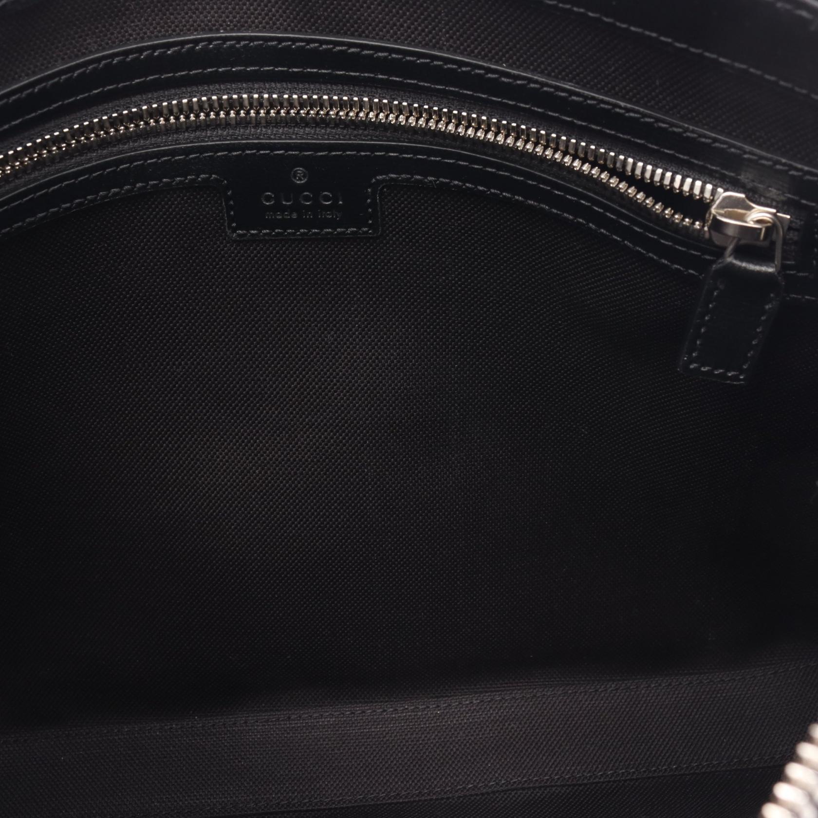 Gucci GG Supreme Shoulder Bag Leather