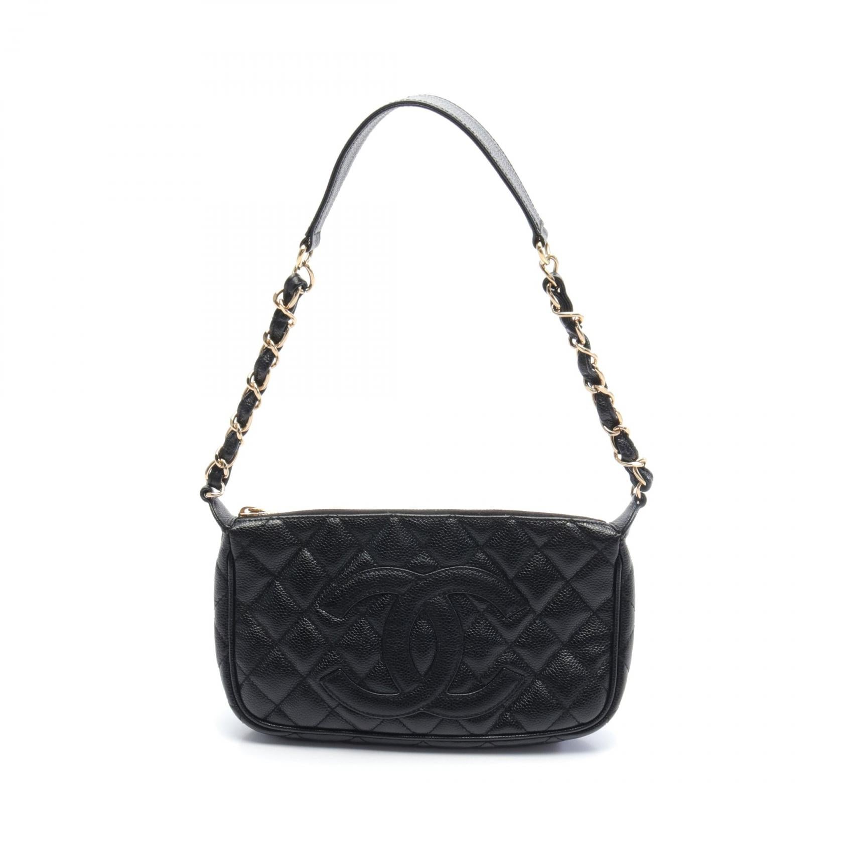 Chanel Quilted Caviar Zip Shoulder Bag Leather Shoulder Bag A91563 in Very Good Condition