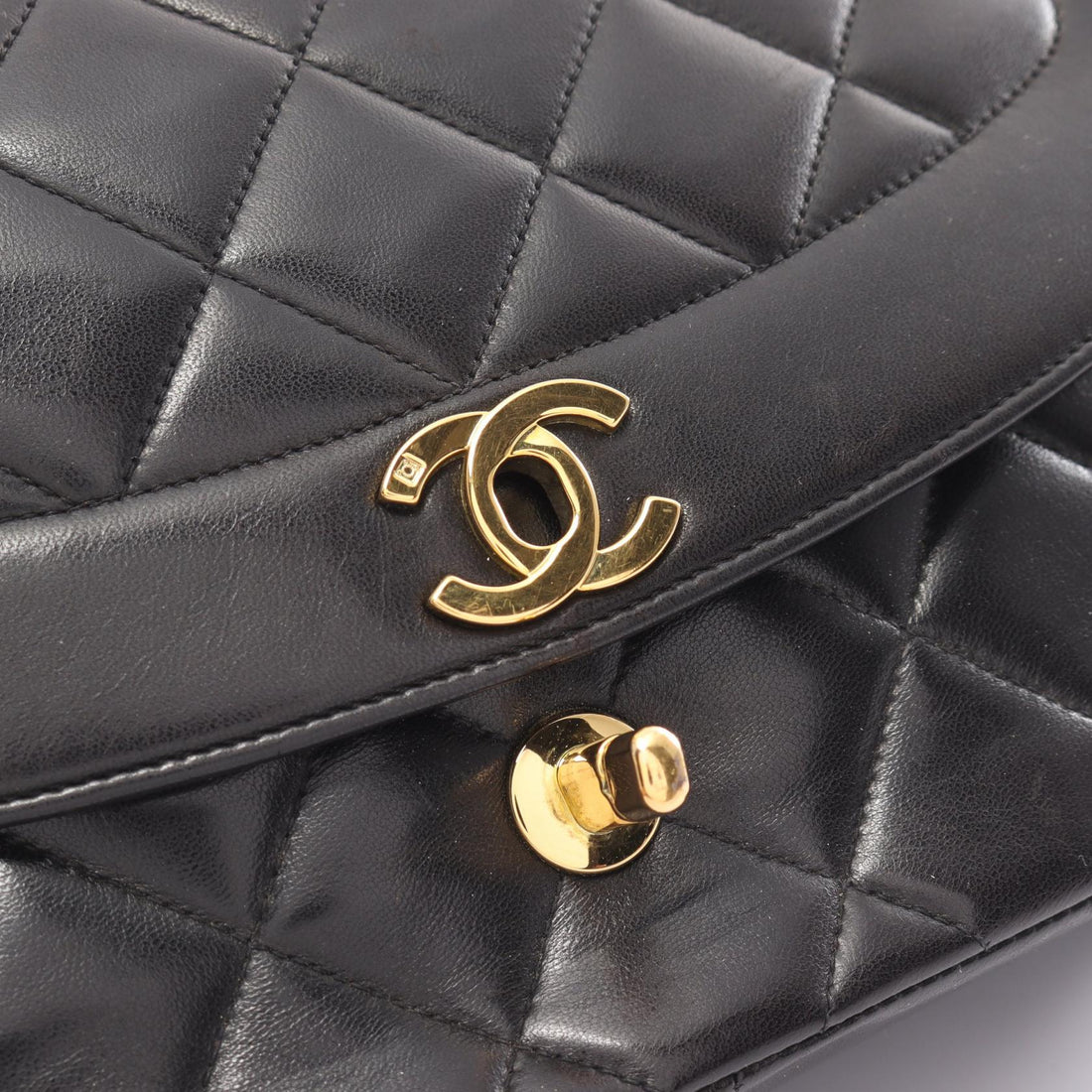 Chanel Diana Flap Lambskin Shoulder Bag A01165