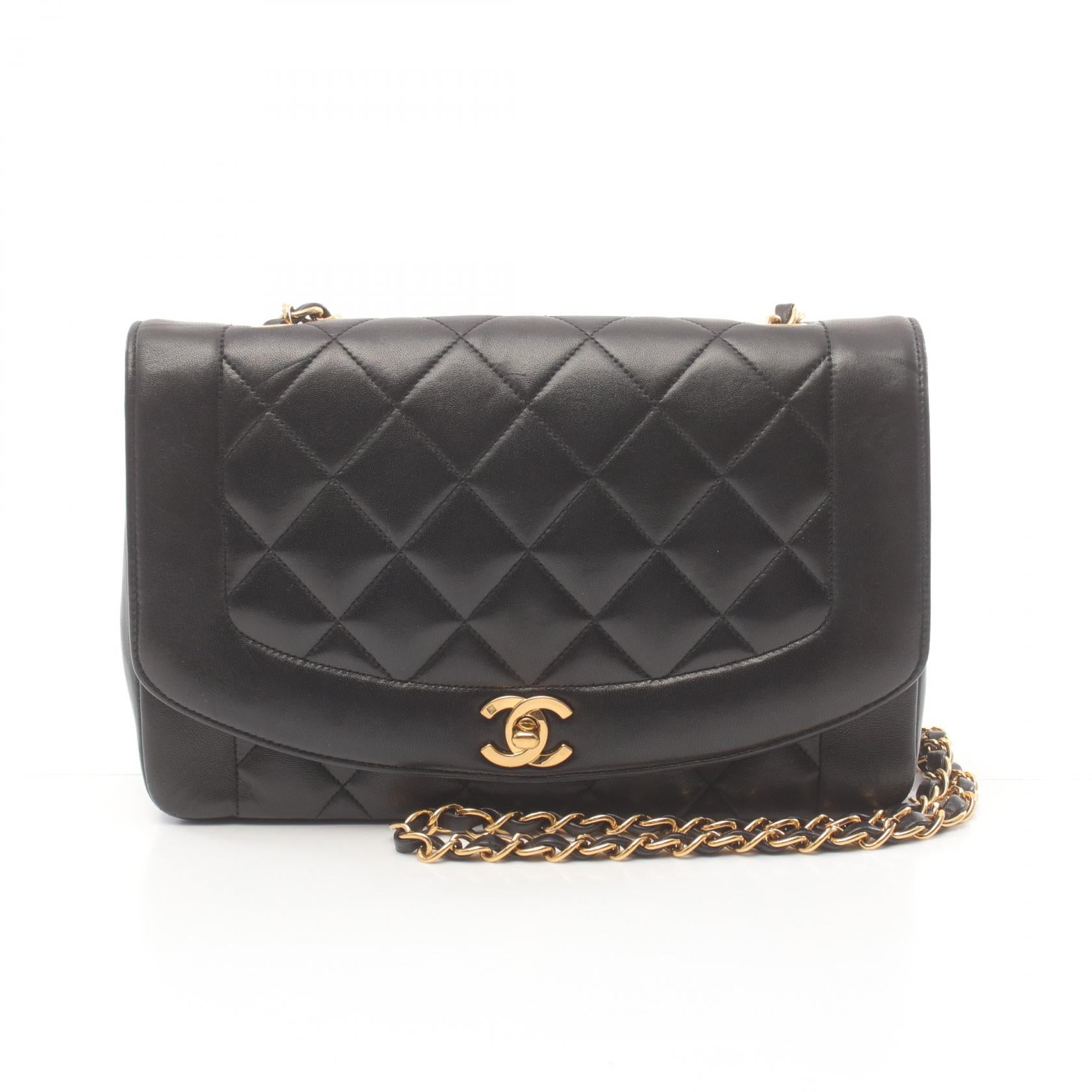 Chanel Matelasse Diana Flap Shoulder Bag Leather Shoulder Bag A01165 in Great Condition