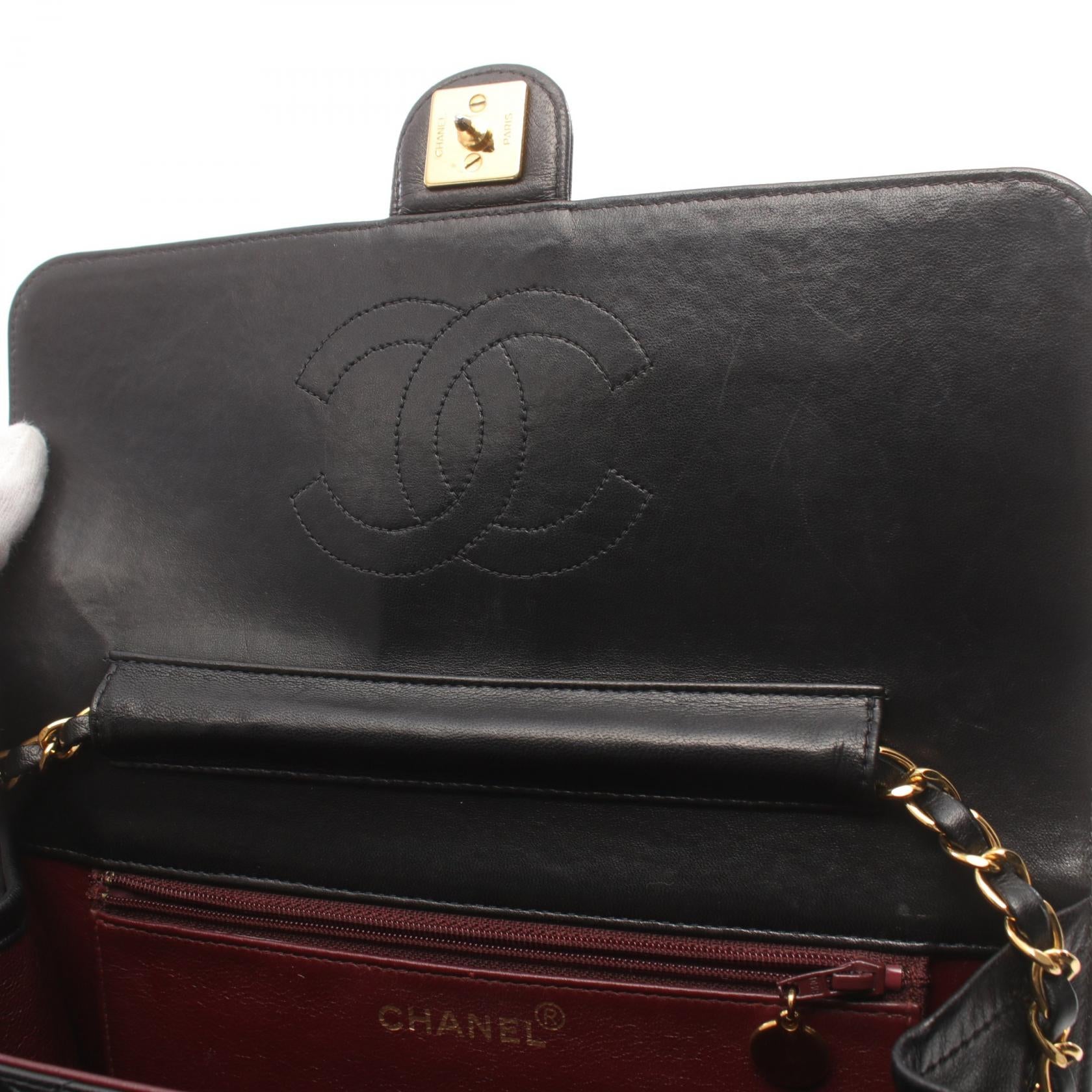 Chanel CC Matelasse Single Flap Bag  Leather Shoulder Bag in Great Condition