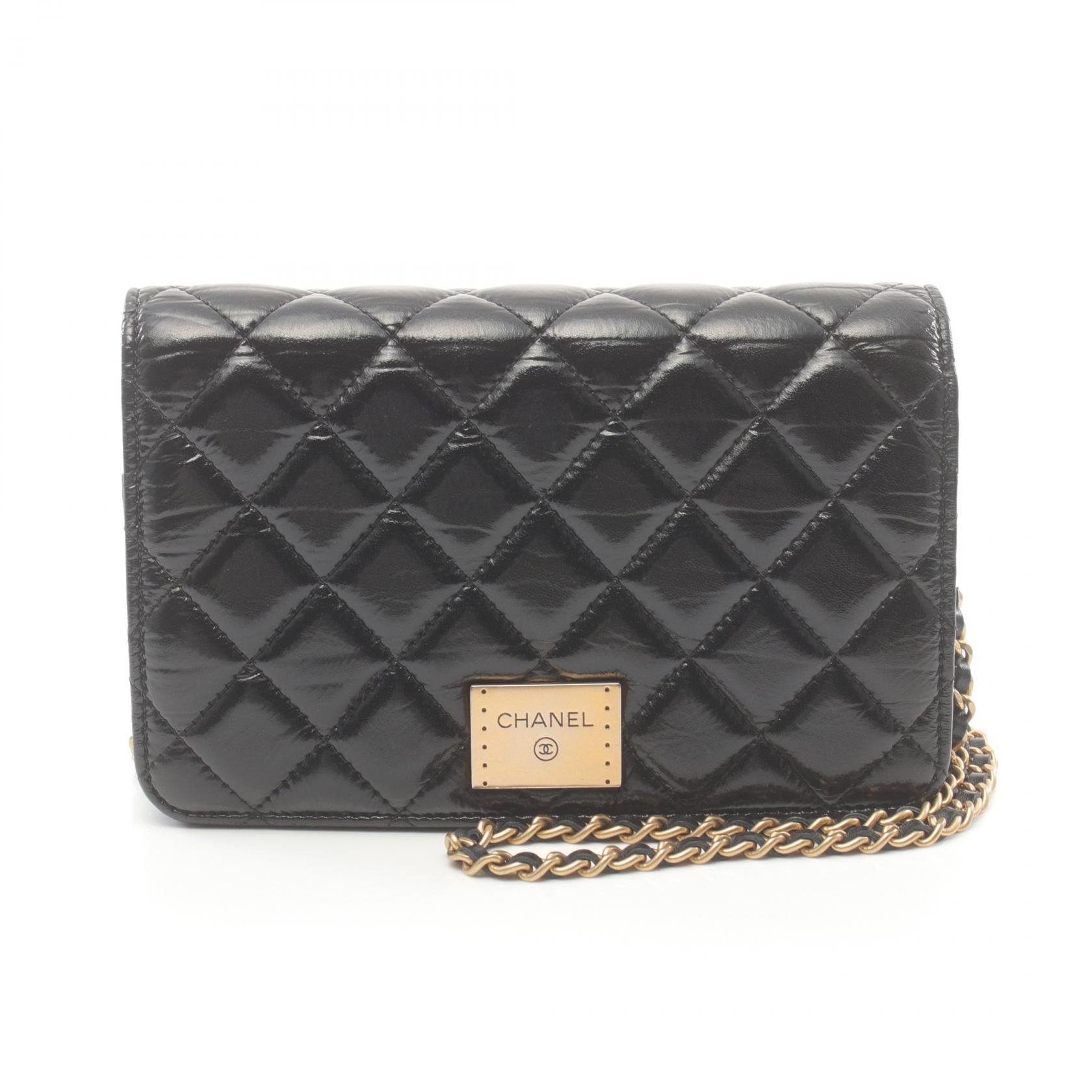 Chanel Matelasse Leather Shoulder Bag Black