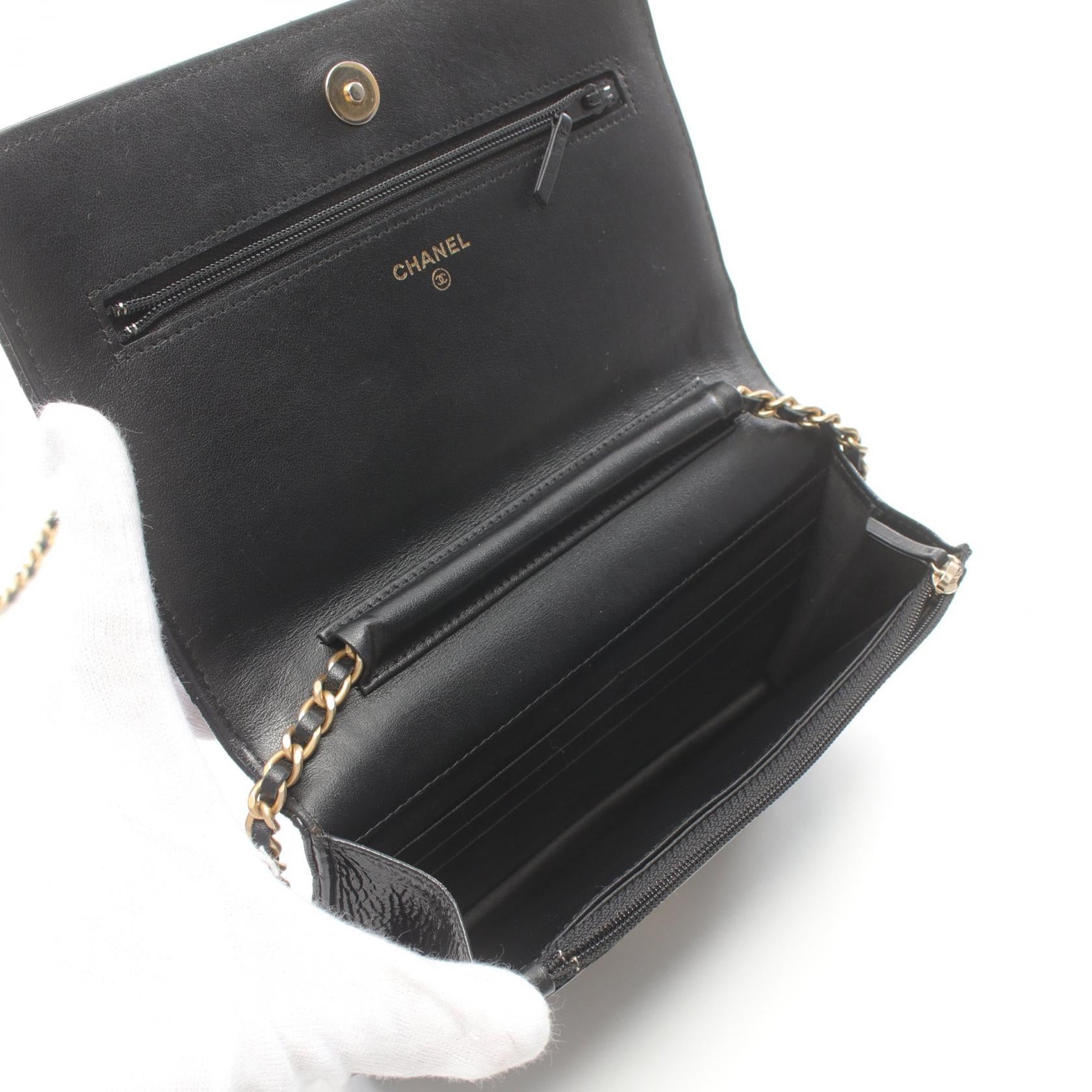 Chanel Matelasse Leather Shoulder Bag Black