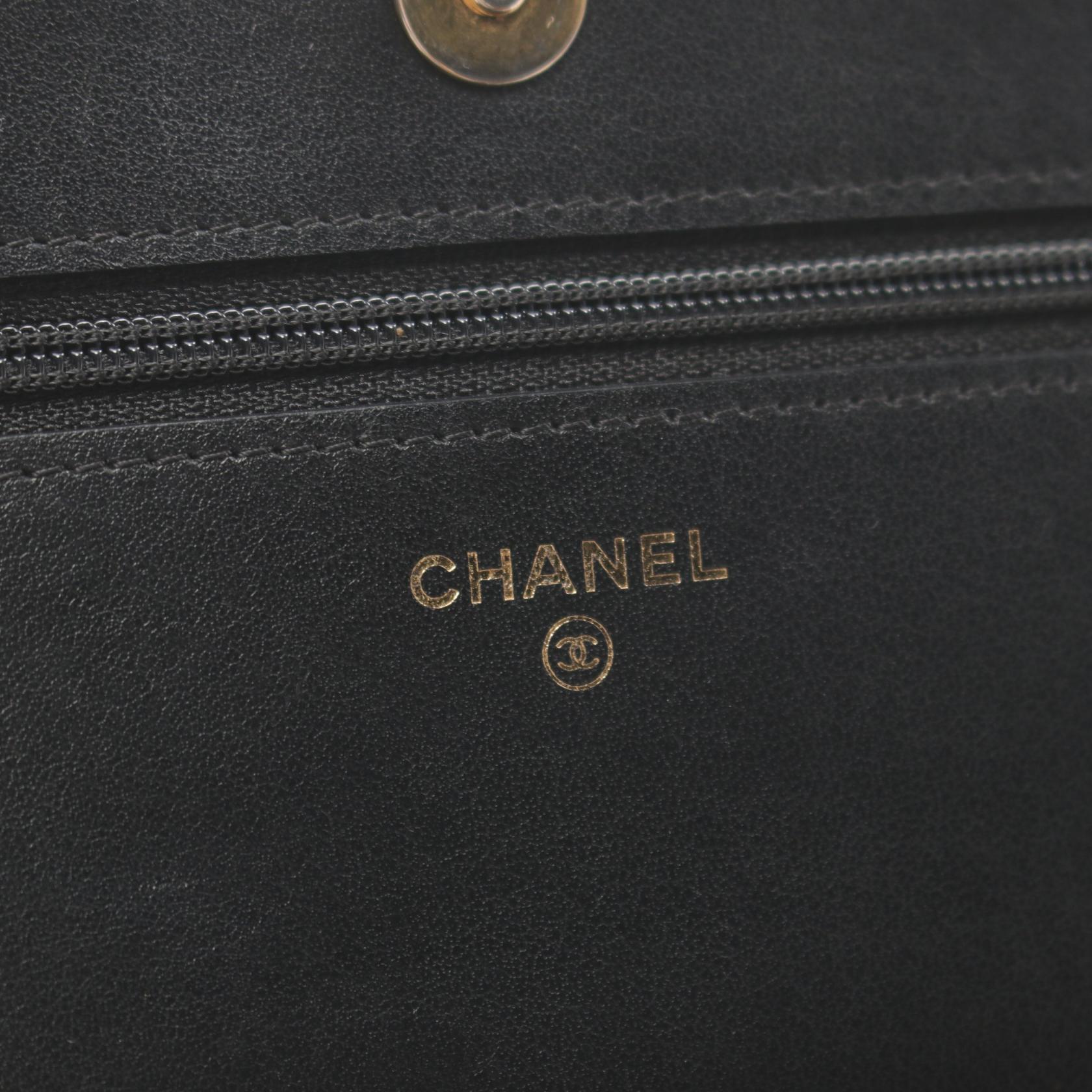 Chanel Matelasse Leather Shoulder Bag Black