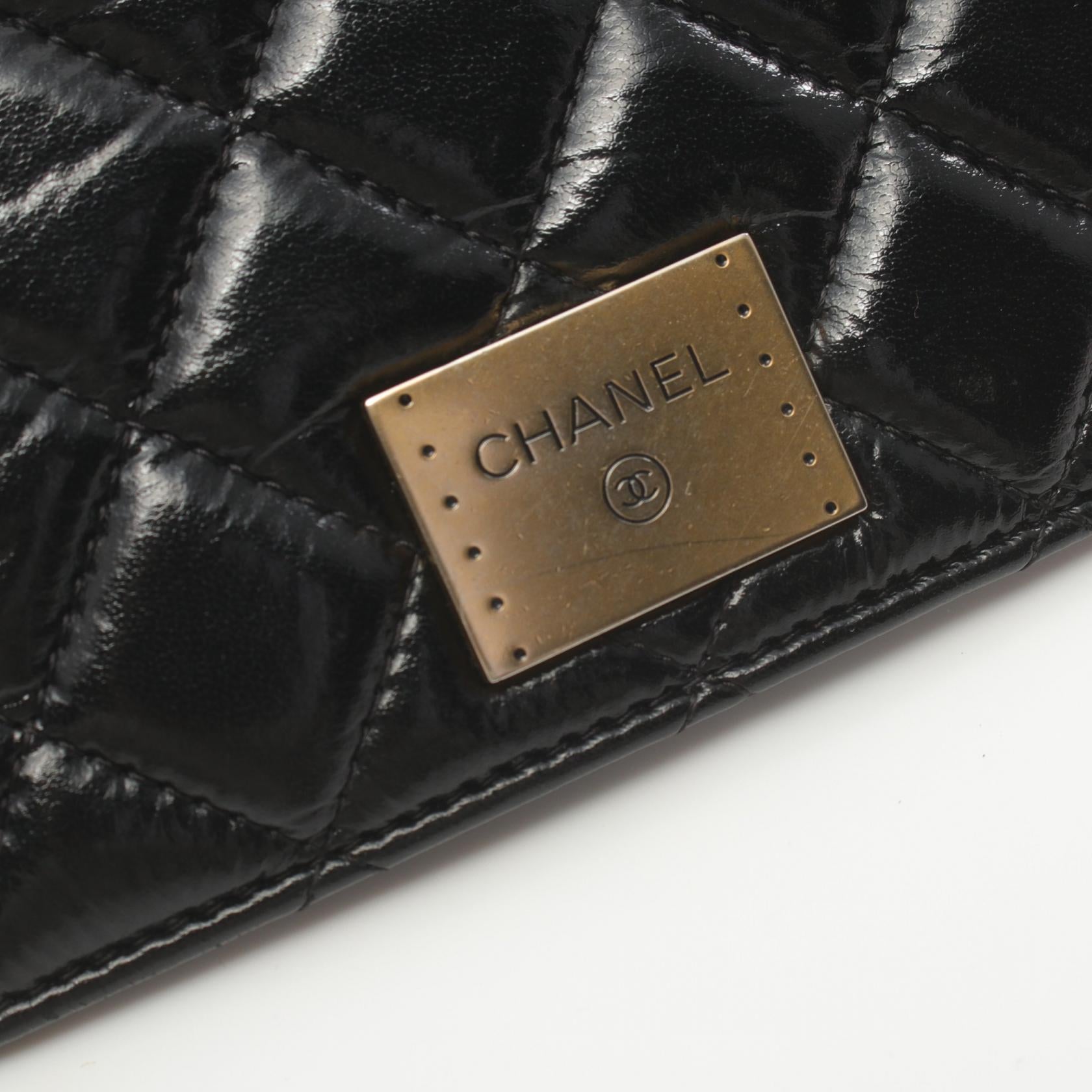 Chanel Matelasse Leather Shoulder Bag Black