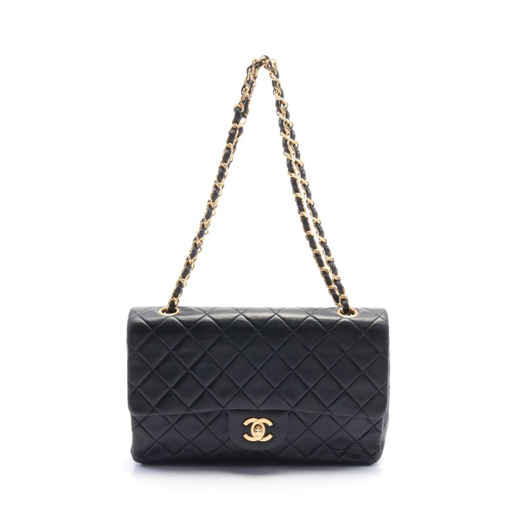 Chanel Medium Classic Double Flap Bag  Leather Shoulder Bag A01112 in Very Good Condition