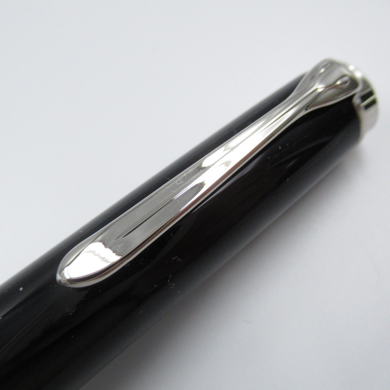 Pelikan Souveran M805 Black Stripe Fountain Pen K18WG Resin