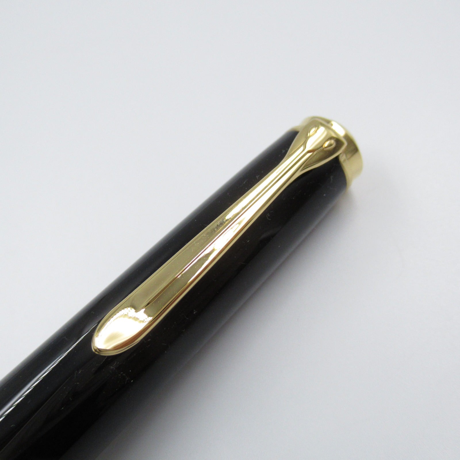 Pelikan Souveran M800 Bordeaux Fountain Pen K18 Gold Resin