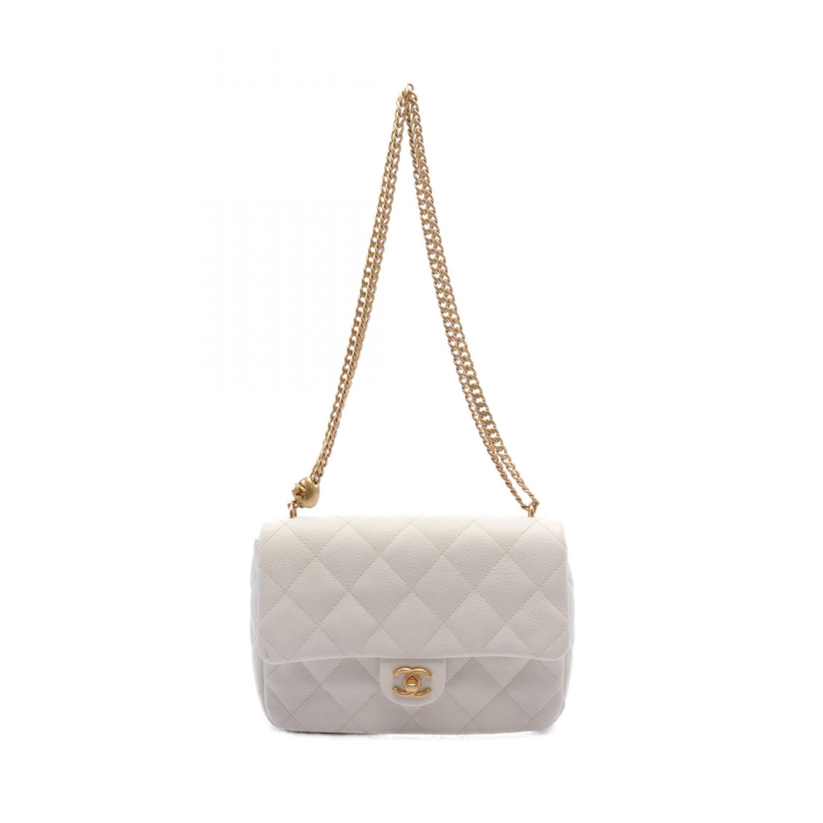 Chanel Matelasse Leather Shoulder Bag AS3921