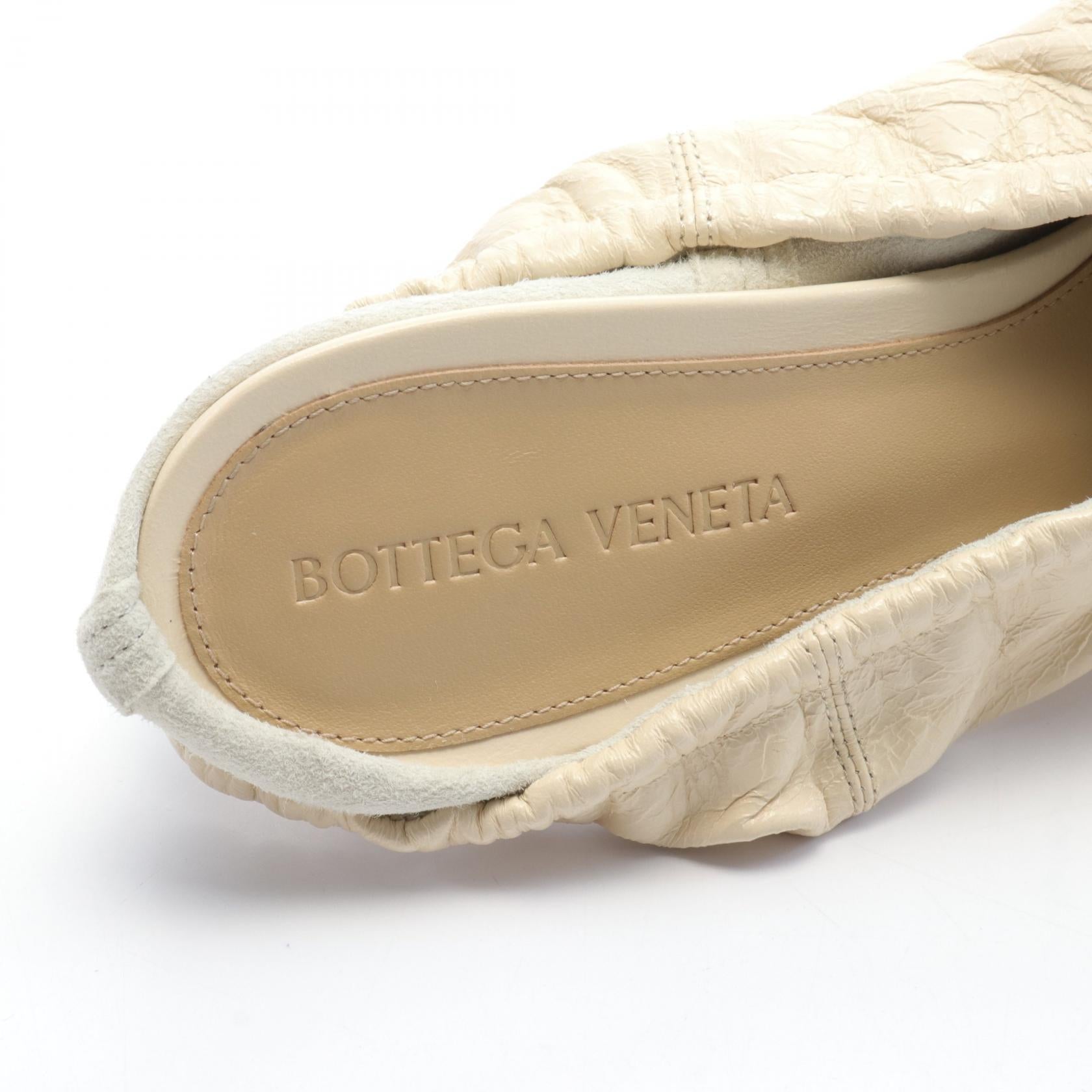 Bottega Veneta Leather Almond Pumps