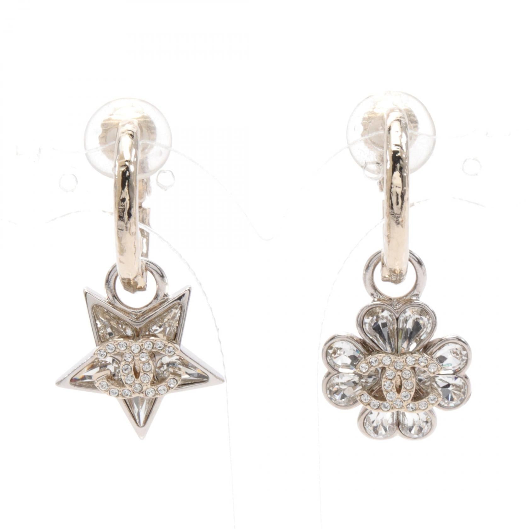 Chanel CC Star & Flower Drop Earrings Metal Earrings in Great Condition