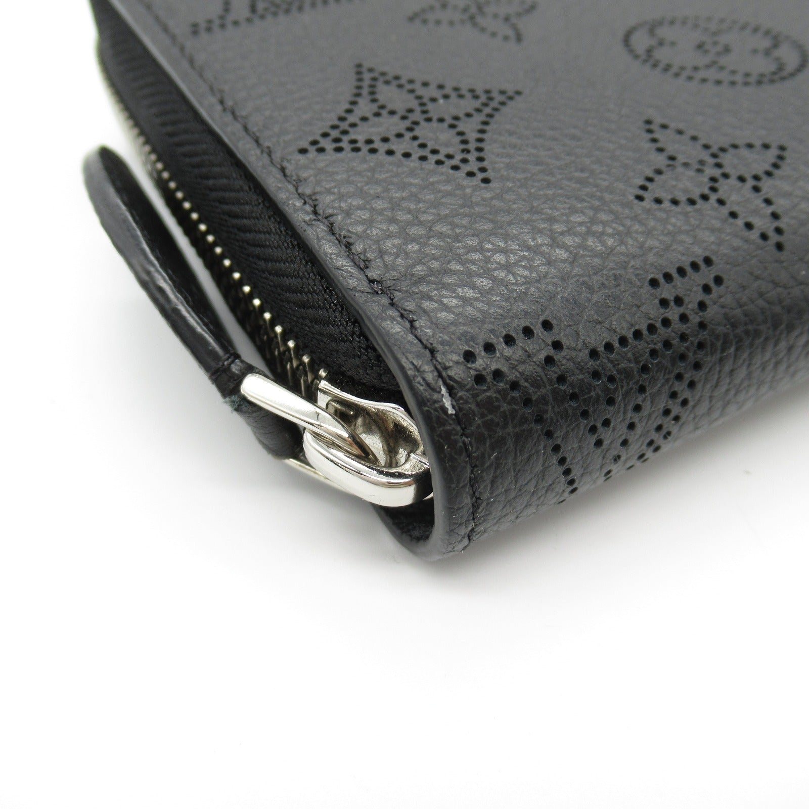 Louis Vuitton Mahina Leather Zippy Wallet M61867