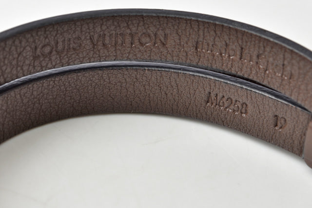 Louis Vuitton Leather Bracelet M6258D in Excellent Condition