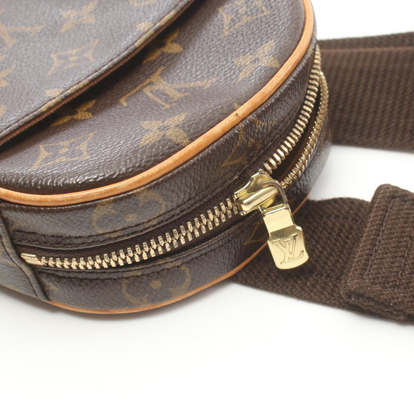 Louis Vuitton Pochette Gange Canvas Belt Bag M51870 in Very Good Condition