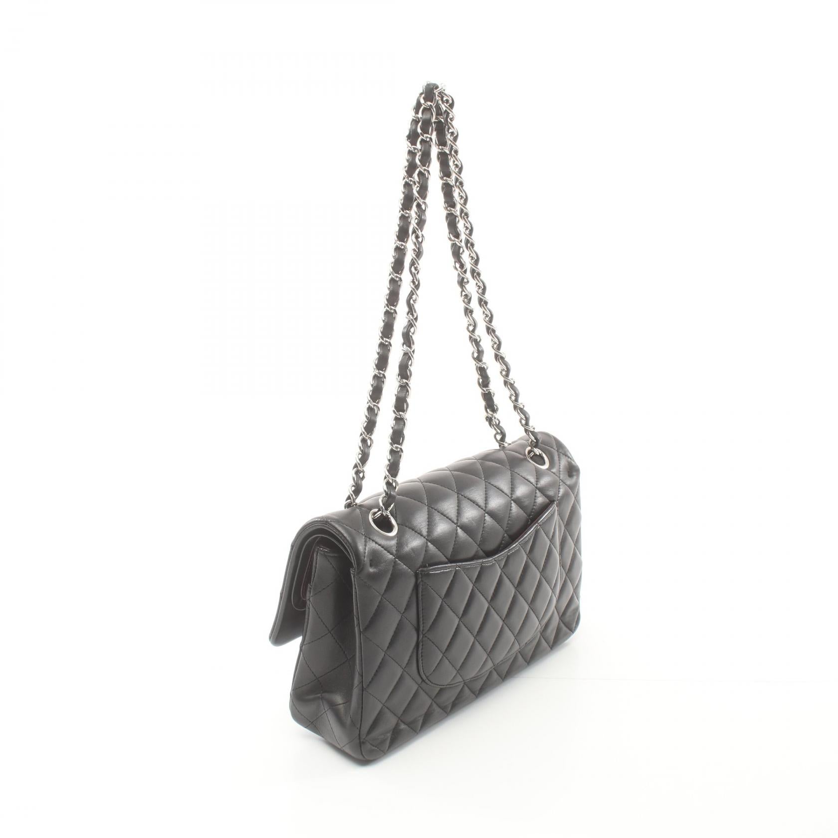 Chanel Matelasse Leather Shoulder Bag Black