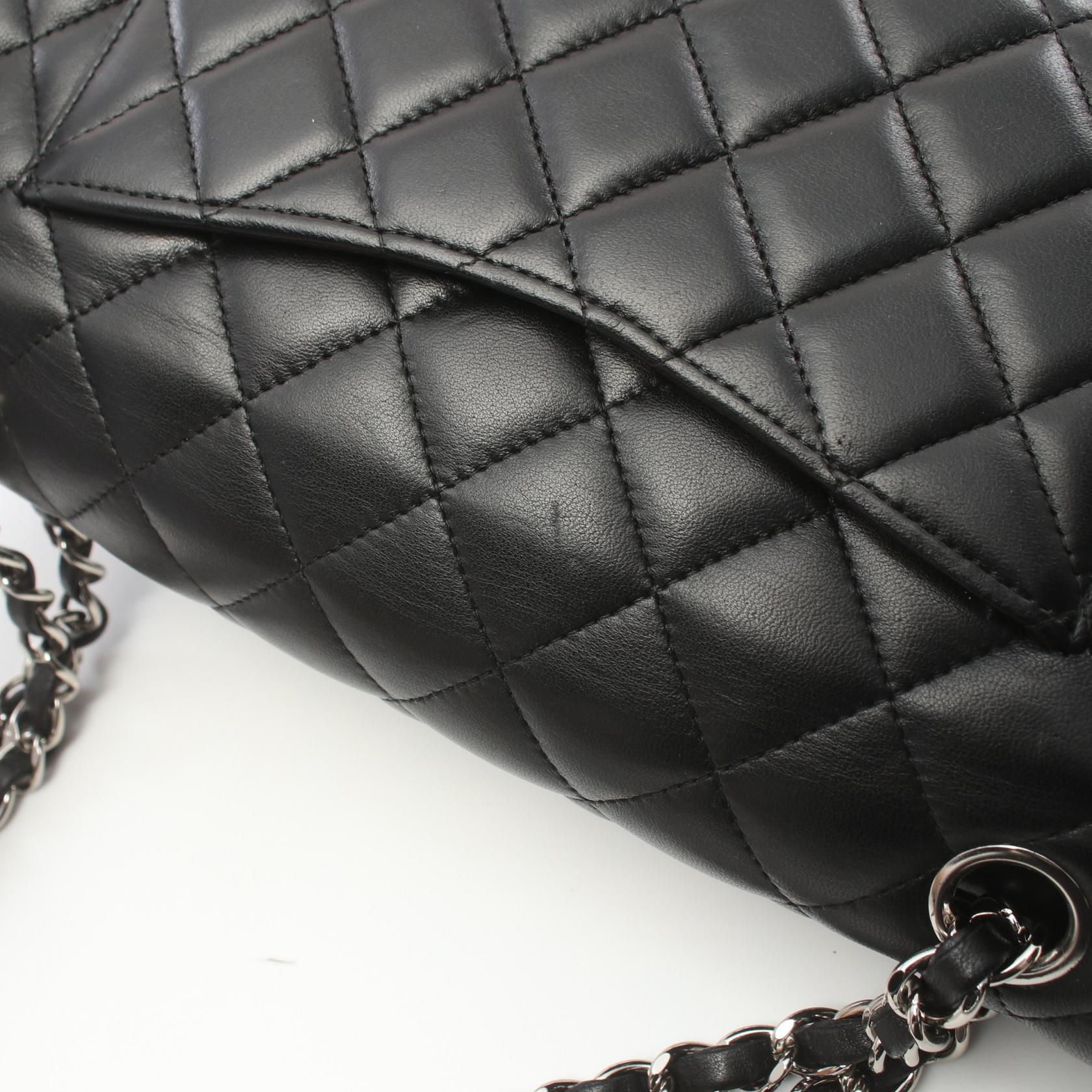 Chanel Matelasse Leather Shoulder Bag Black