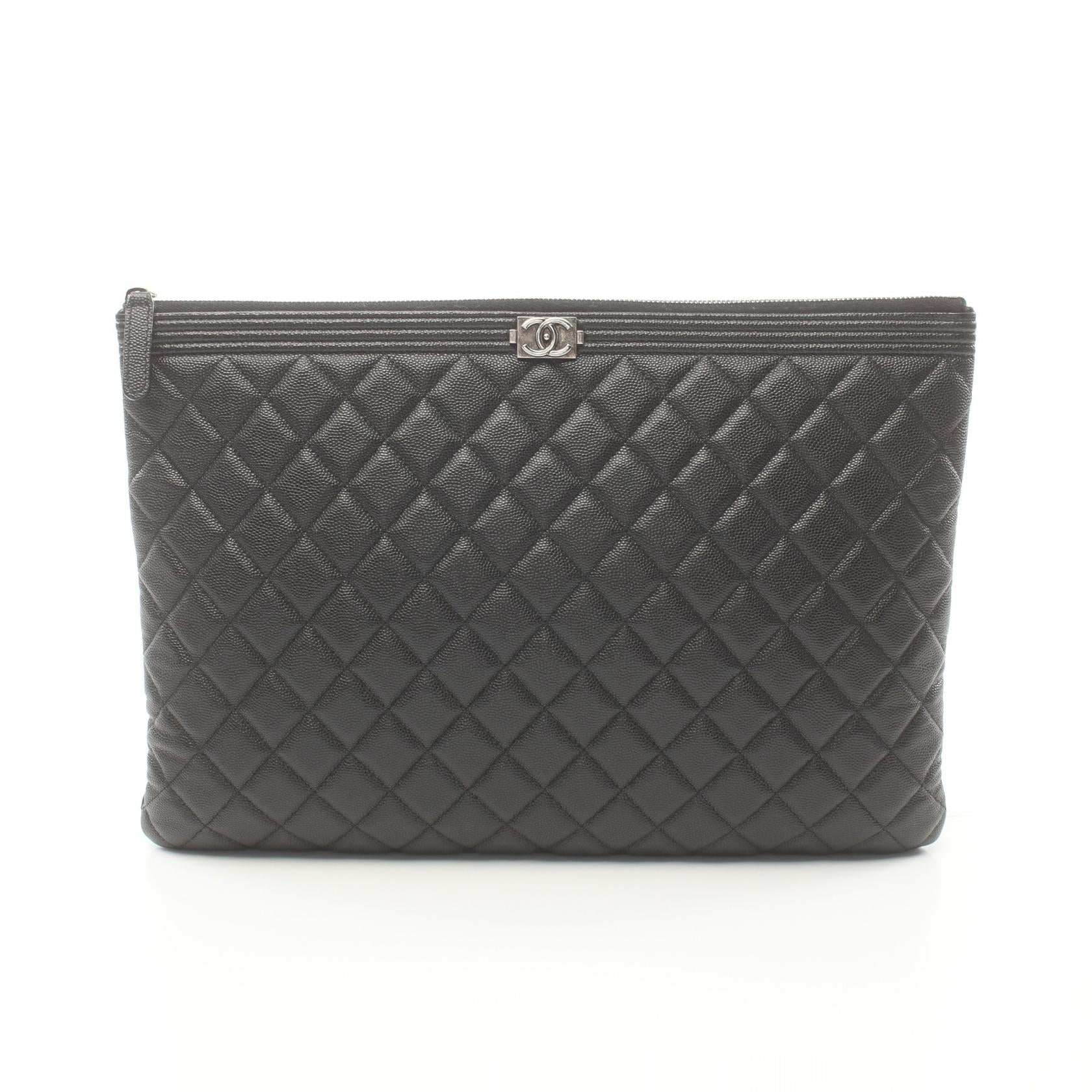 Chanel Quilted Caviar Zip Clutch Bag Leather Clutch Bag in Very Good Condition