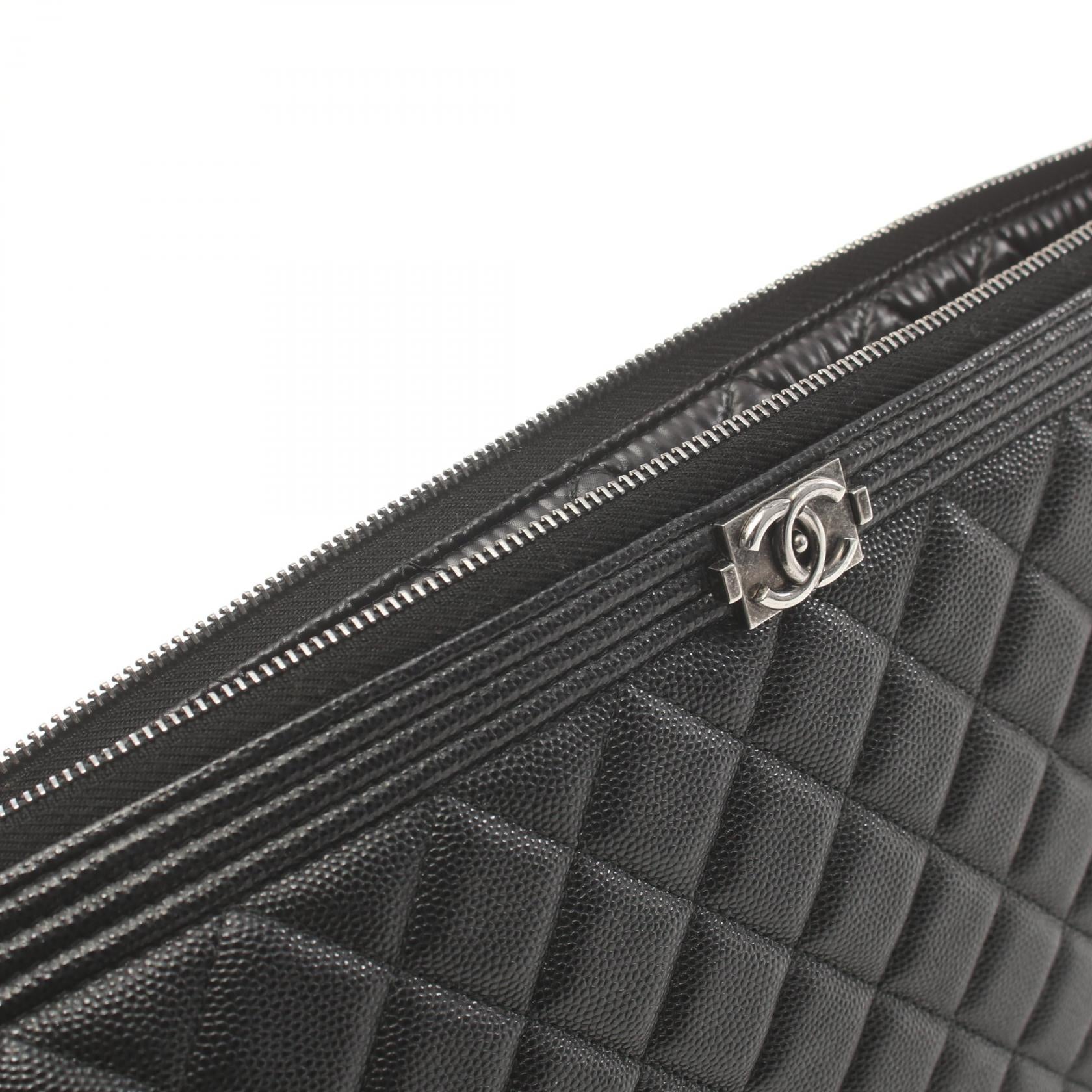 Chanel Quilted Caviar Zip Clutch Bag Leather Clutch Bag in Very Good Condition