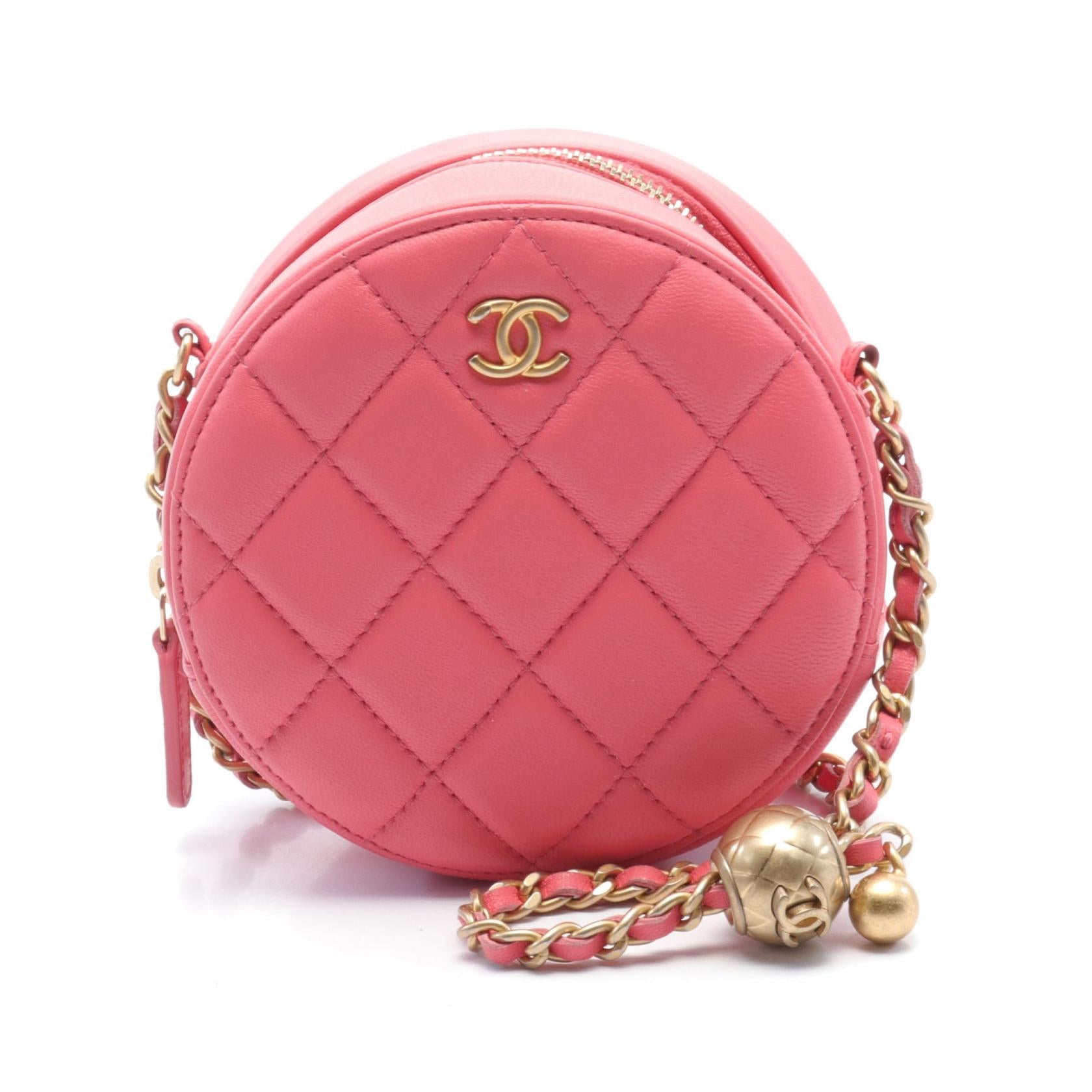 Chanel Quilted Leather Round Chain Crossbody Bag Leather Shoulder Bag in Great Condition